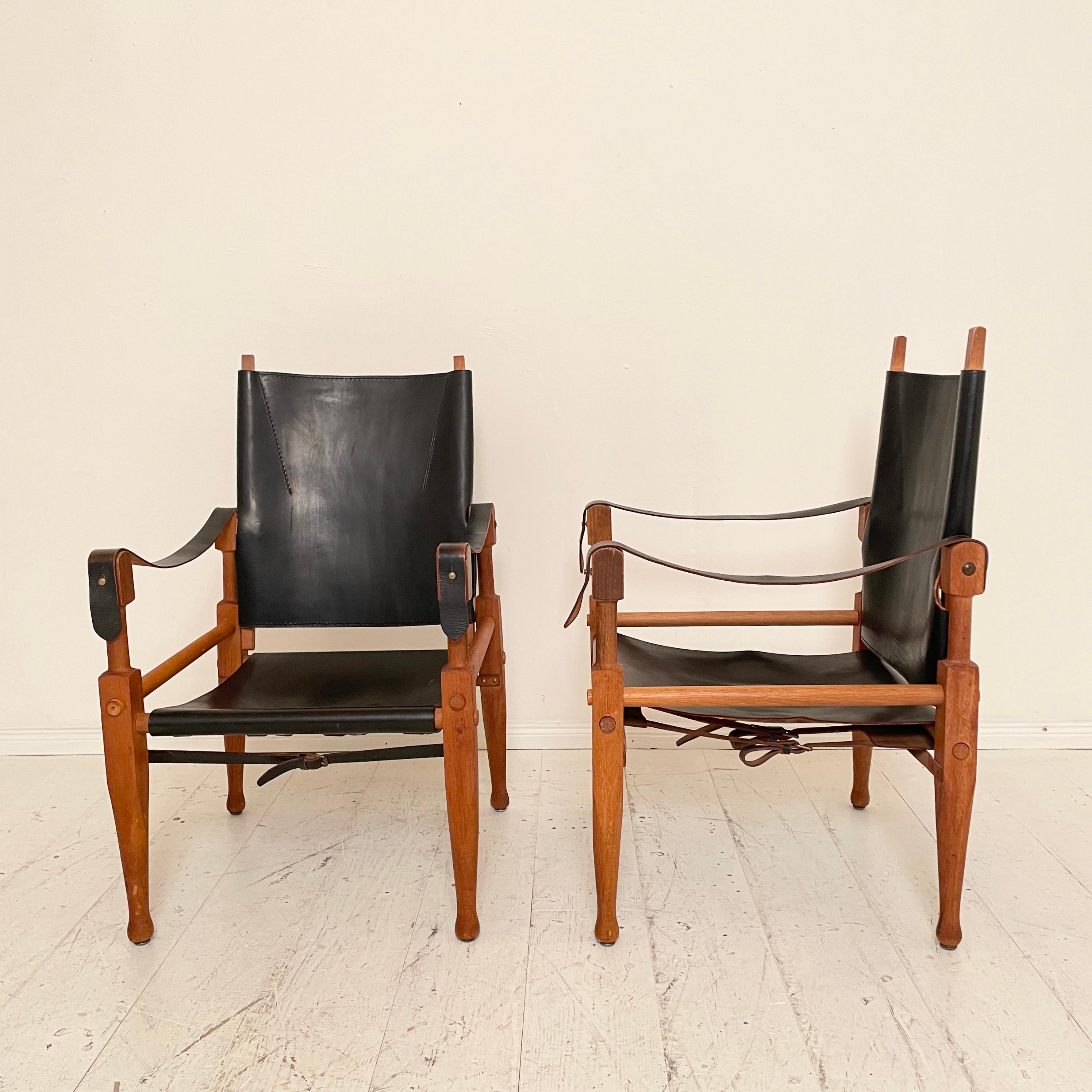 Pair of Safari Armchairs by Wilhelm Kienzle in Black Leather and Oak, 1950s In Good Condition In Berlin, DE