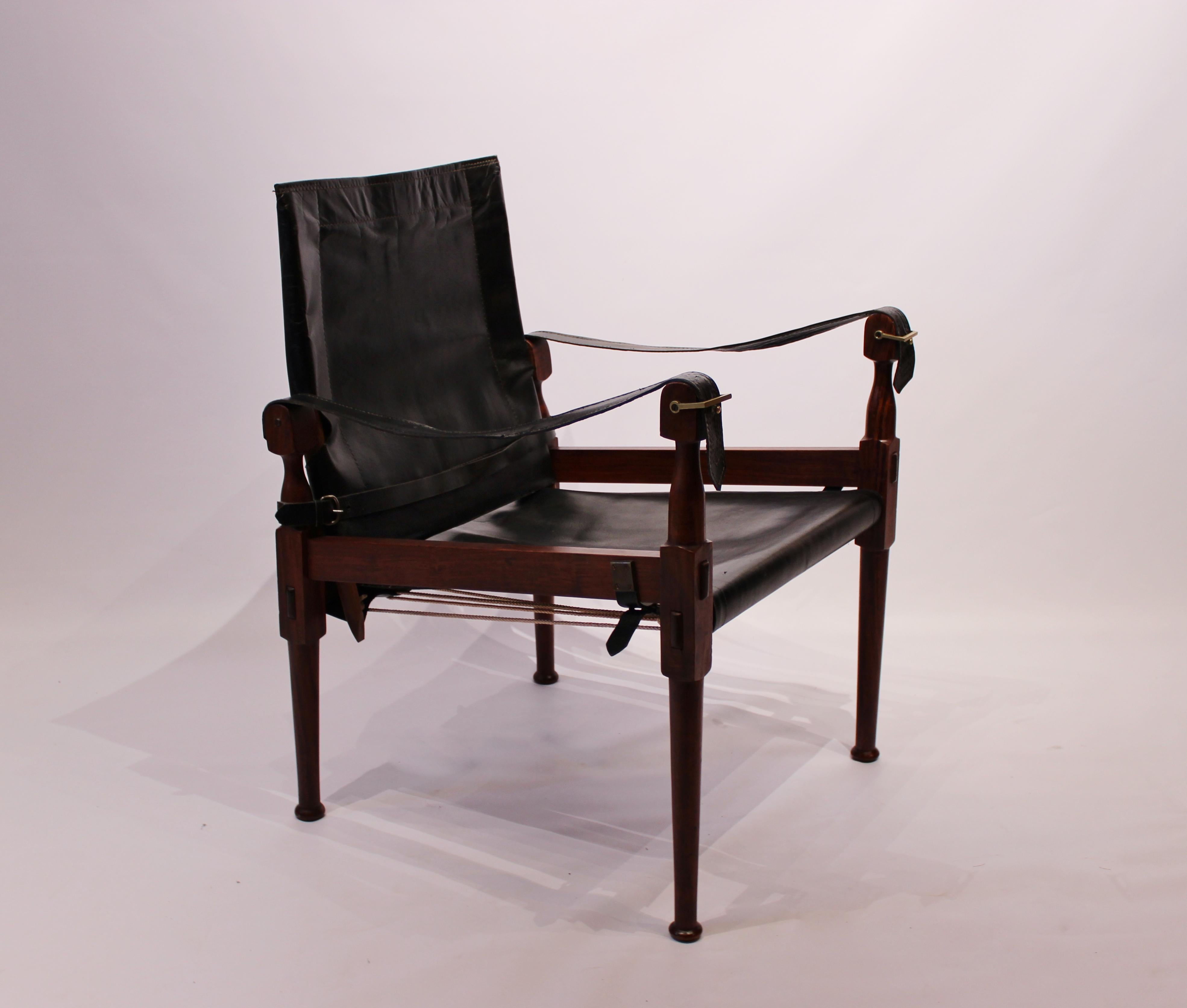 European Pair of Safari Chairs in Walnut and Black Patineret Leather, 1960s