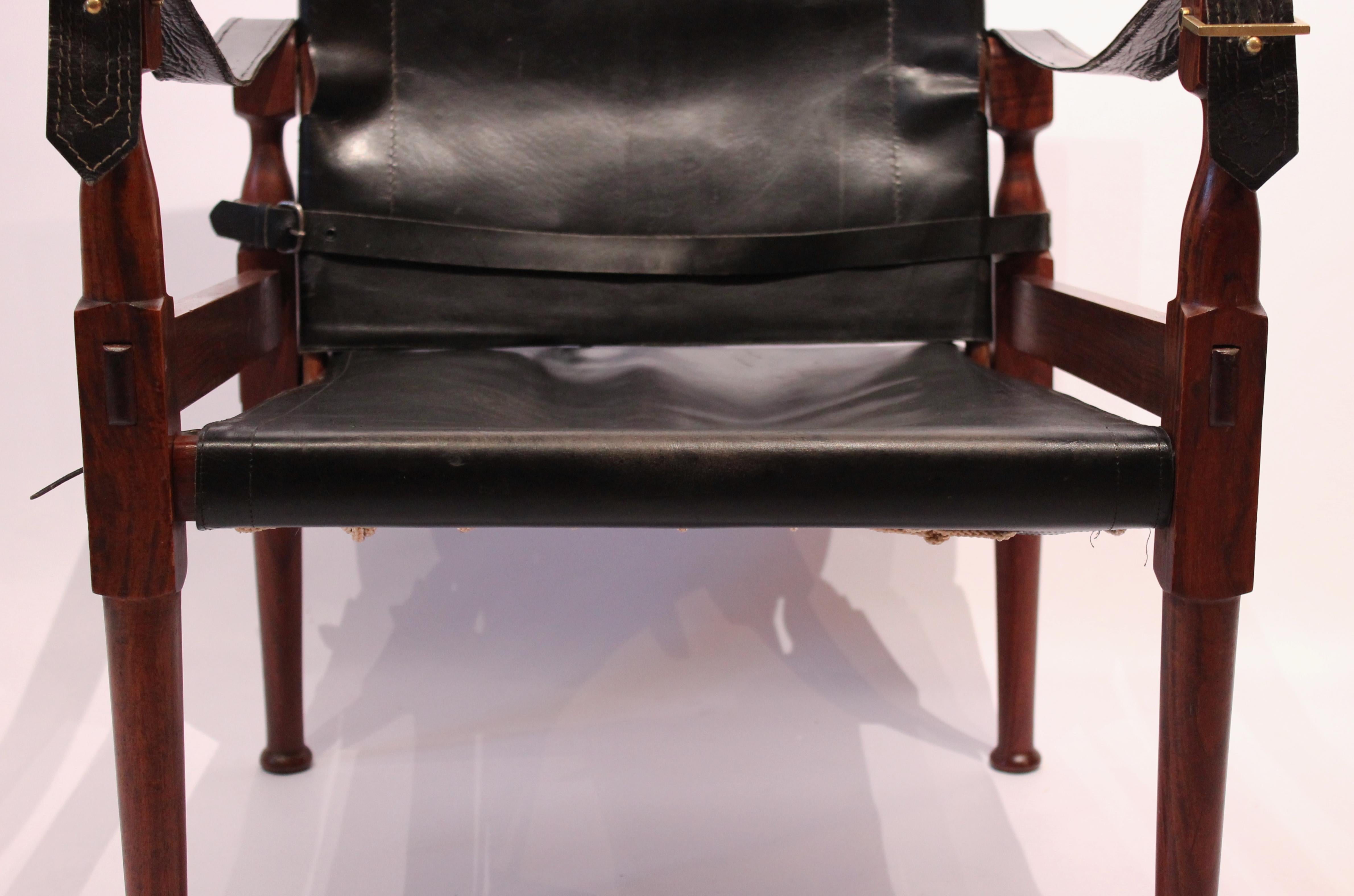 Pair of Safari Chairs in Walnut and Black Patineret Leather, 1960s 1