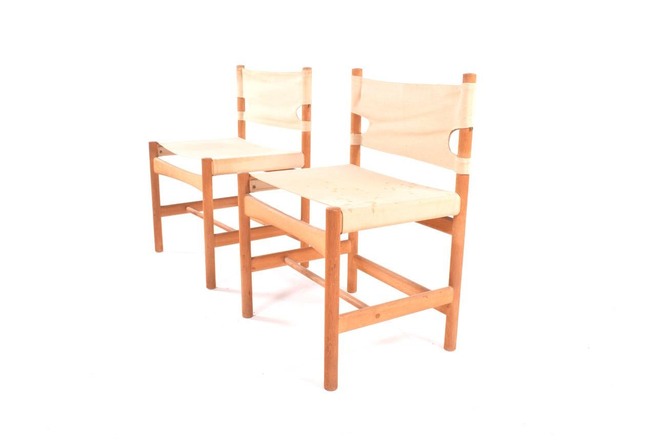 Wonderful pair of Borge Mogensen safari chairs, model #3251 for Fredericia Furniture, frame in solid oak, seat in canvas, label marked.