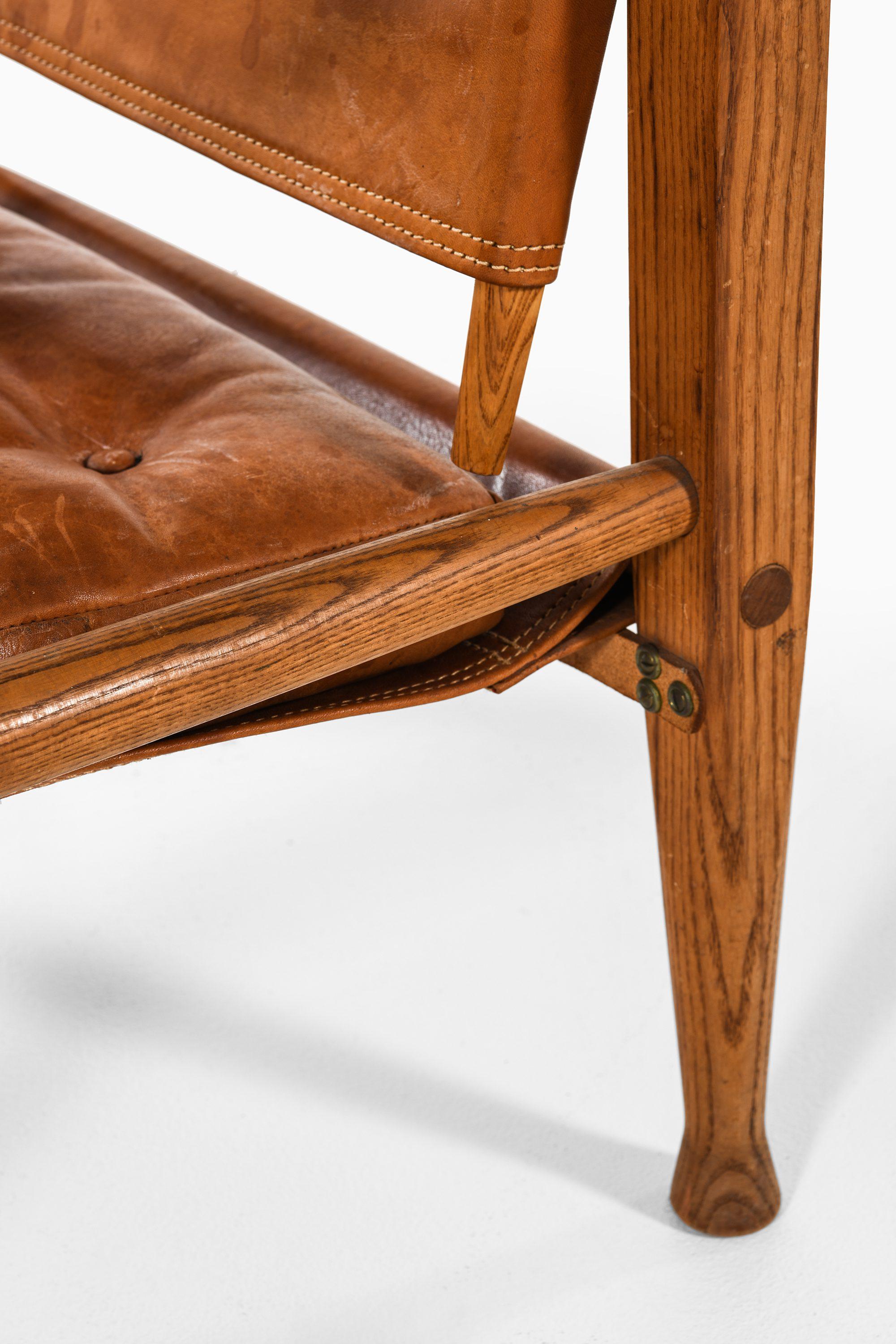 Ein Paar Safari-Sessel aus Esche, Messing und Leder von Kaare Klint, 1950er Jahre (Dänisch) im Angebot
