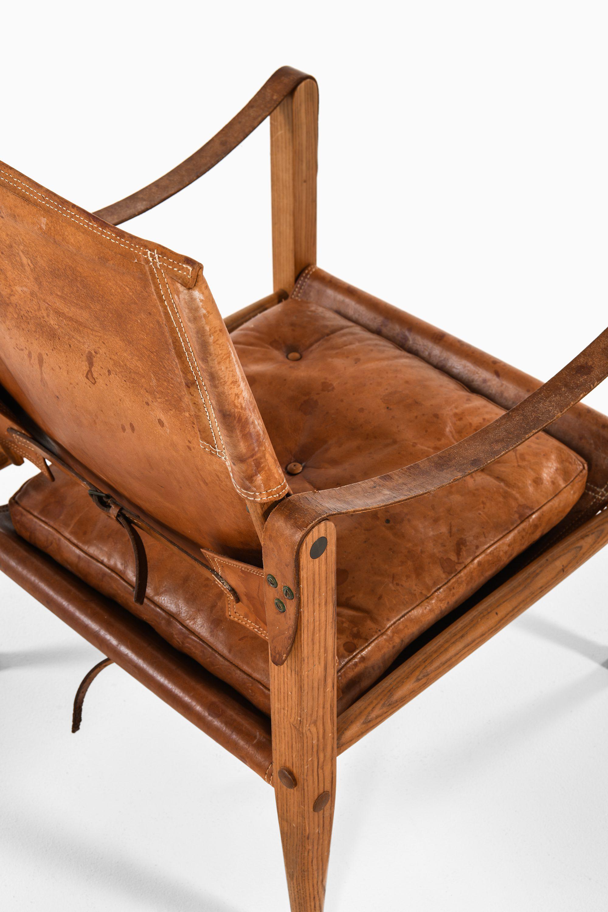 Ein Paar Safari-Sessel aus Esche, Messing und Leder von Kaare Klint, 1950er Jahre (20. Jahrhundert) im Angebot