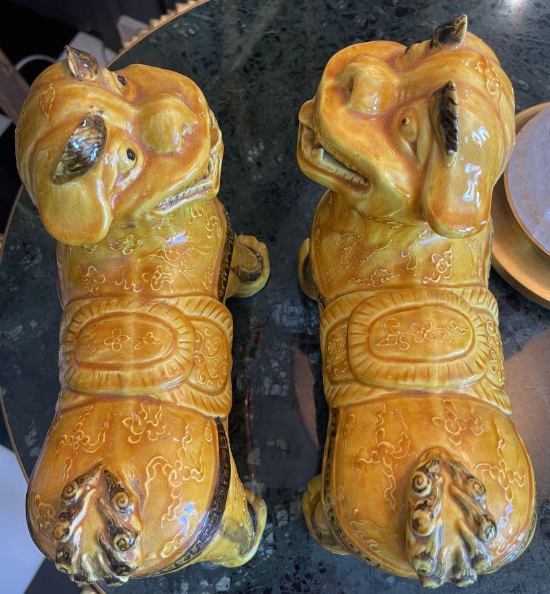 Pareja de Foo Dogs Esmaltados en Azafrán y Verde en Bueno estado para la venta en Palm Beach, FL