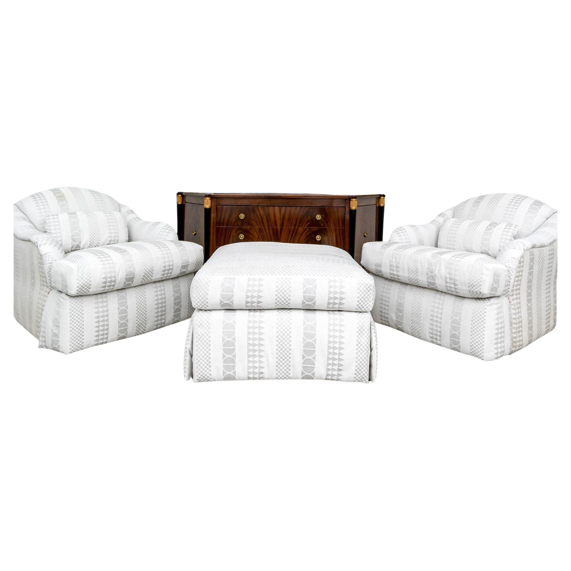 Pareja de sillones club y otomana Sally Sirkin Lewis para J. Robert Scott en venta