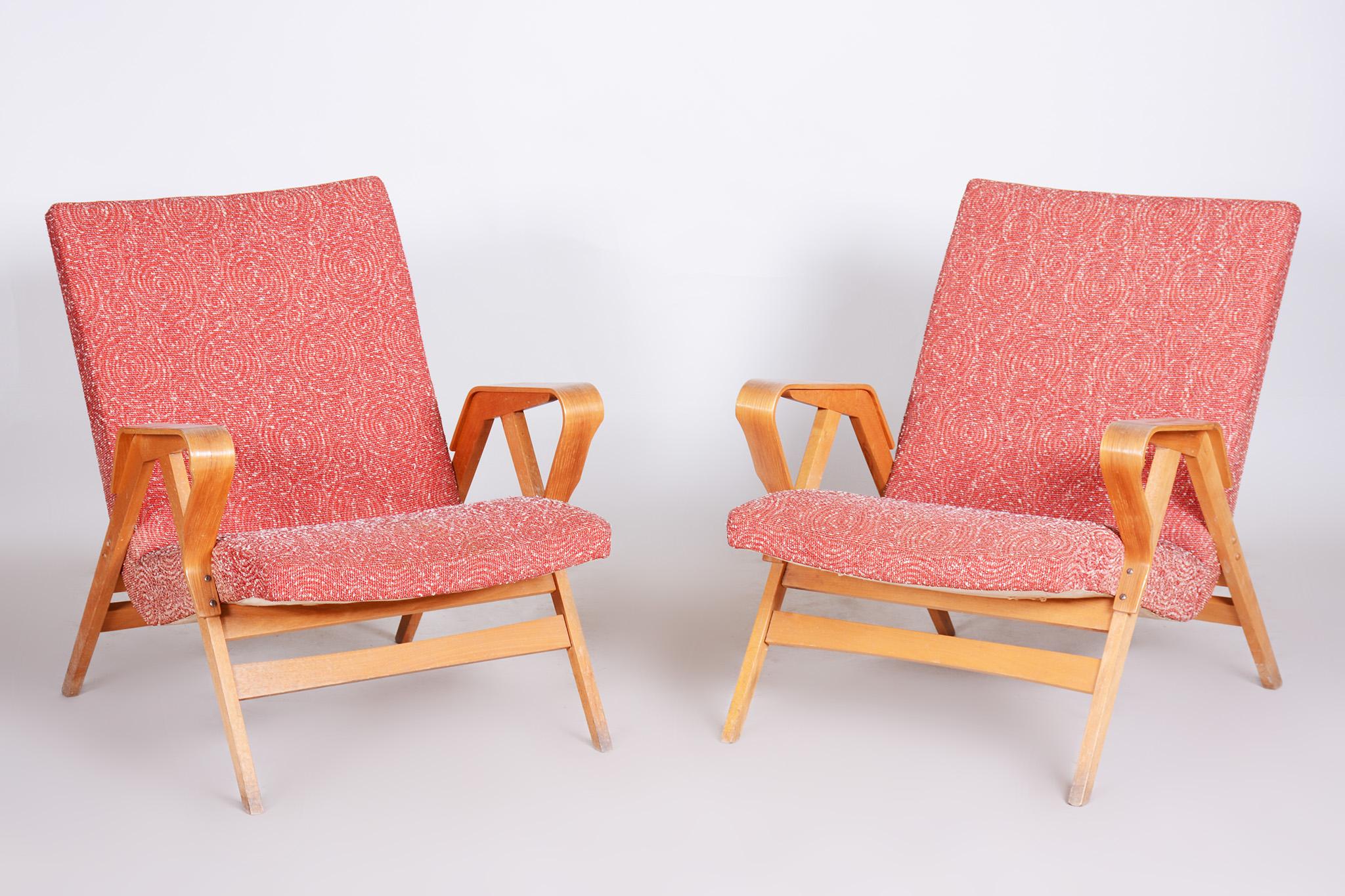 Mid-Century Modern Pair of Salmon Midcentury Armchairs, Made by Tatra Pravenec, 1950s Czechia For Sale