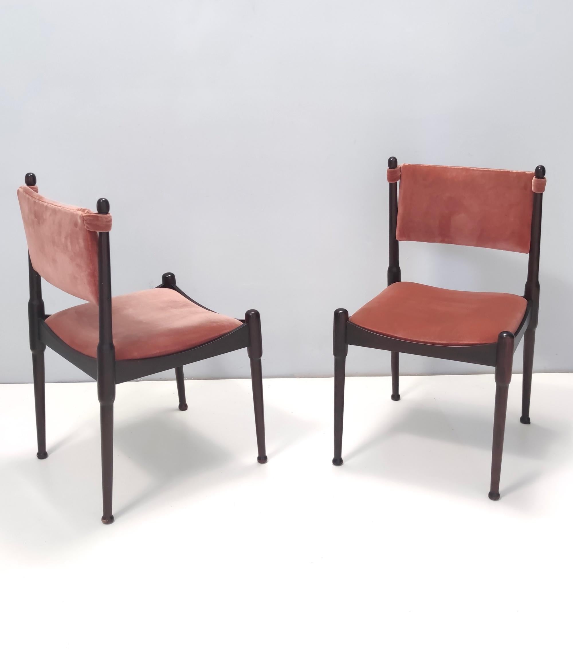 Italian Pair of Salmon Pink Velvet Side Chairs Ascribable to Silvio Coppola, Italy