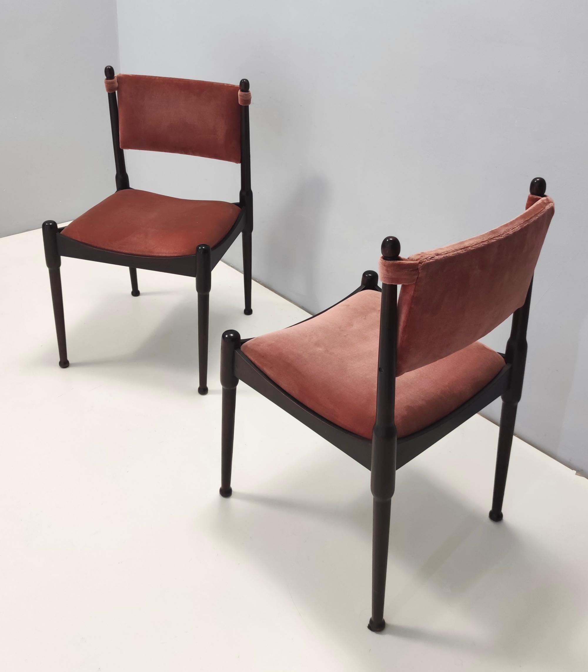 Pair of Salmon Pink Velvet Side Chairs Ascribable to Silvio Coppola, Italy In Good Condition In Bresso, Lombardy