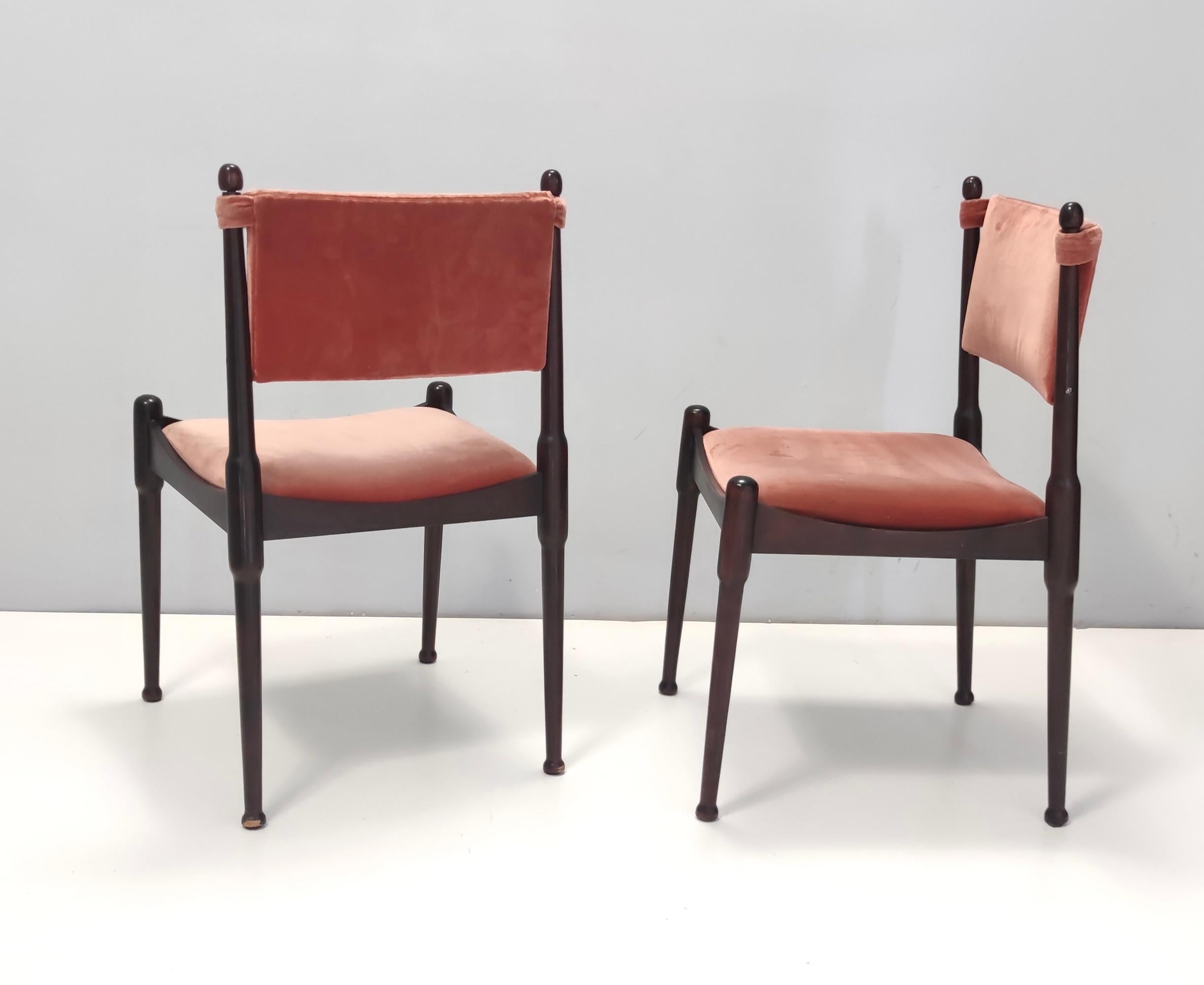 Mid-20th Century Pair of Salmon Pink Velvet Side Chairs Ascribable to Silvio Coppola, Italy