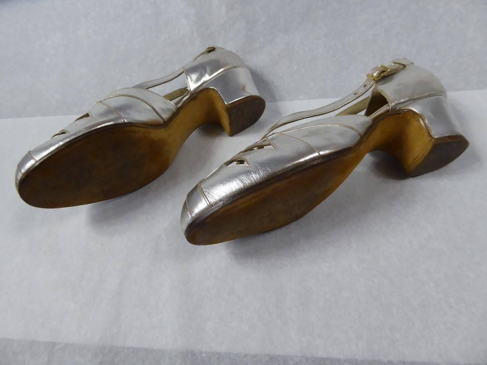 Pair of Salomé Shoes in silver leather - France Circa 1930/1940 In Excellent Condition In Toulon, FR