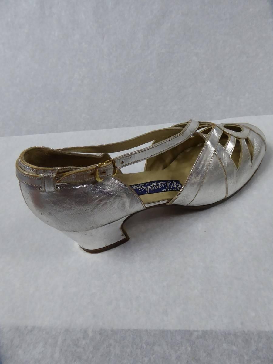Women's Pair of Salomé Shoes in silver leather - France Circa 1930/1940