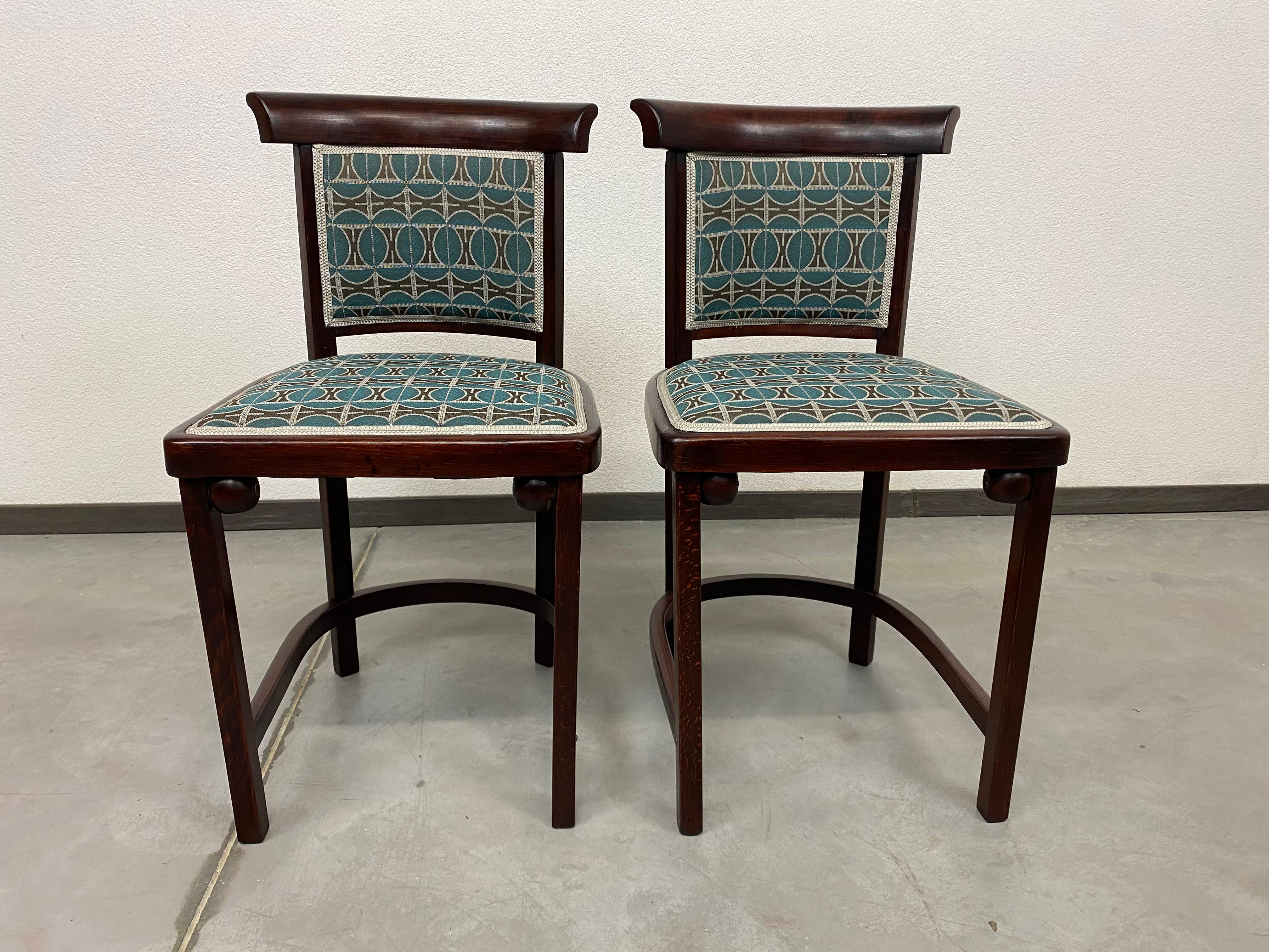 Pair of Cabaret Fledermaus chairs no.423 by Josef Hoffmann for J&J Kohn after professional renovation with new fabric.