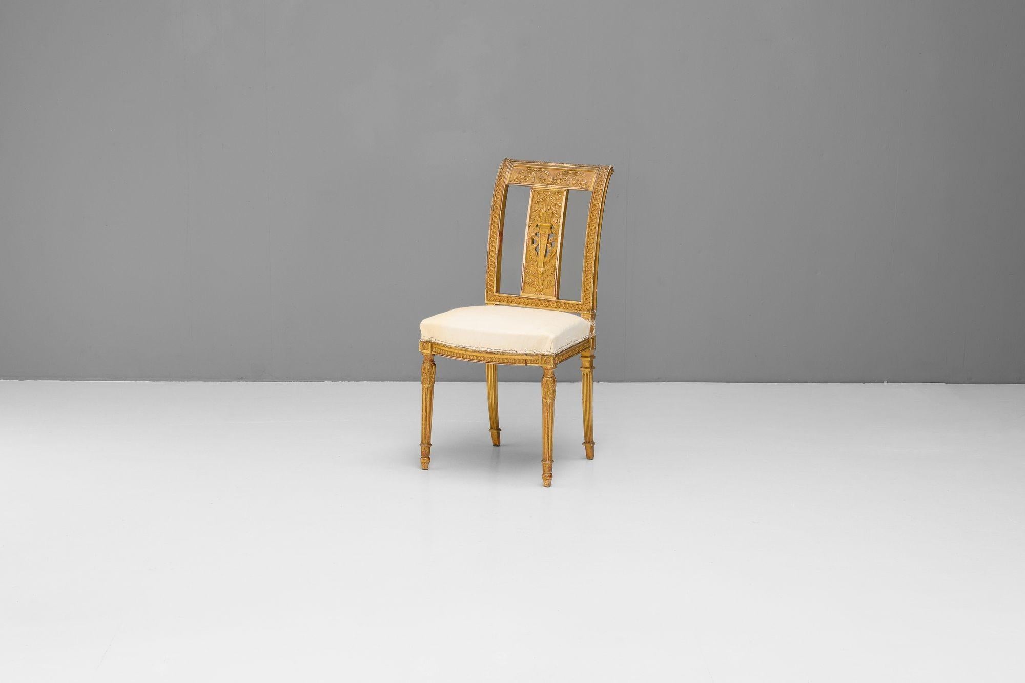 Français Paire de chaises de salon en vente