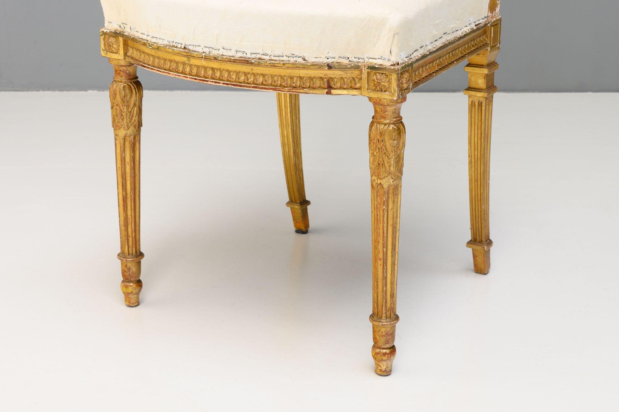 Noyer Paire de chaises de salon en vente