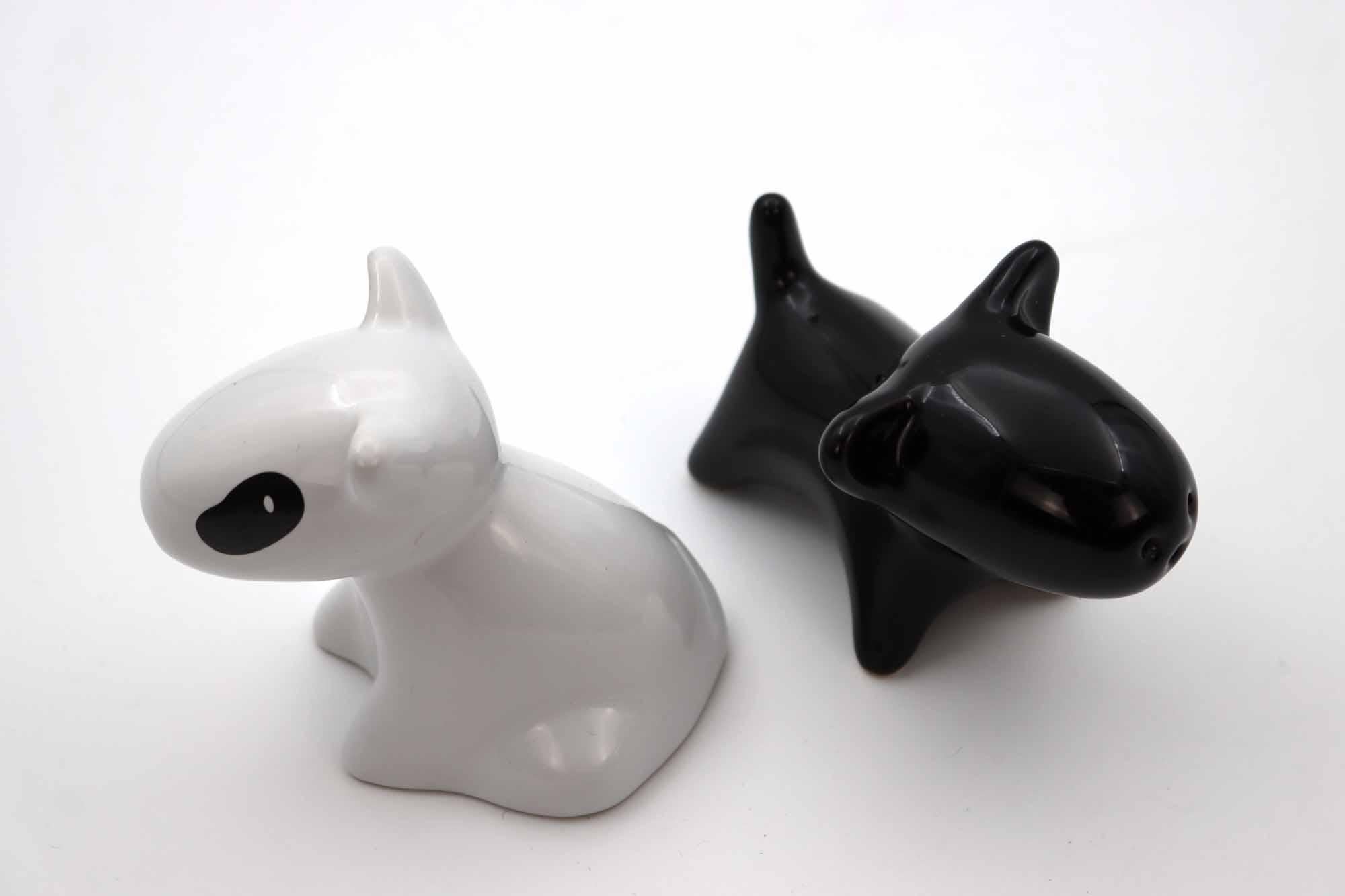 Pair of Salt and Pepper in Porcelain 2