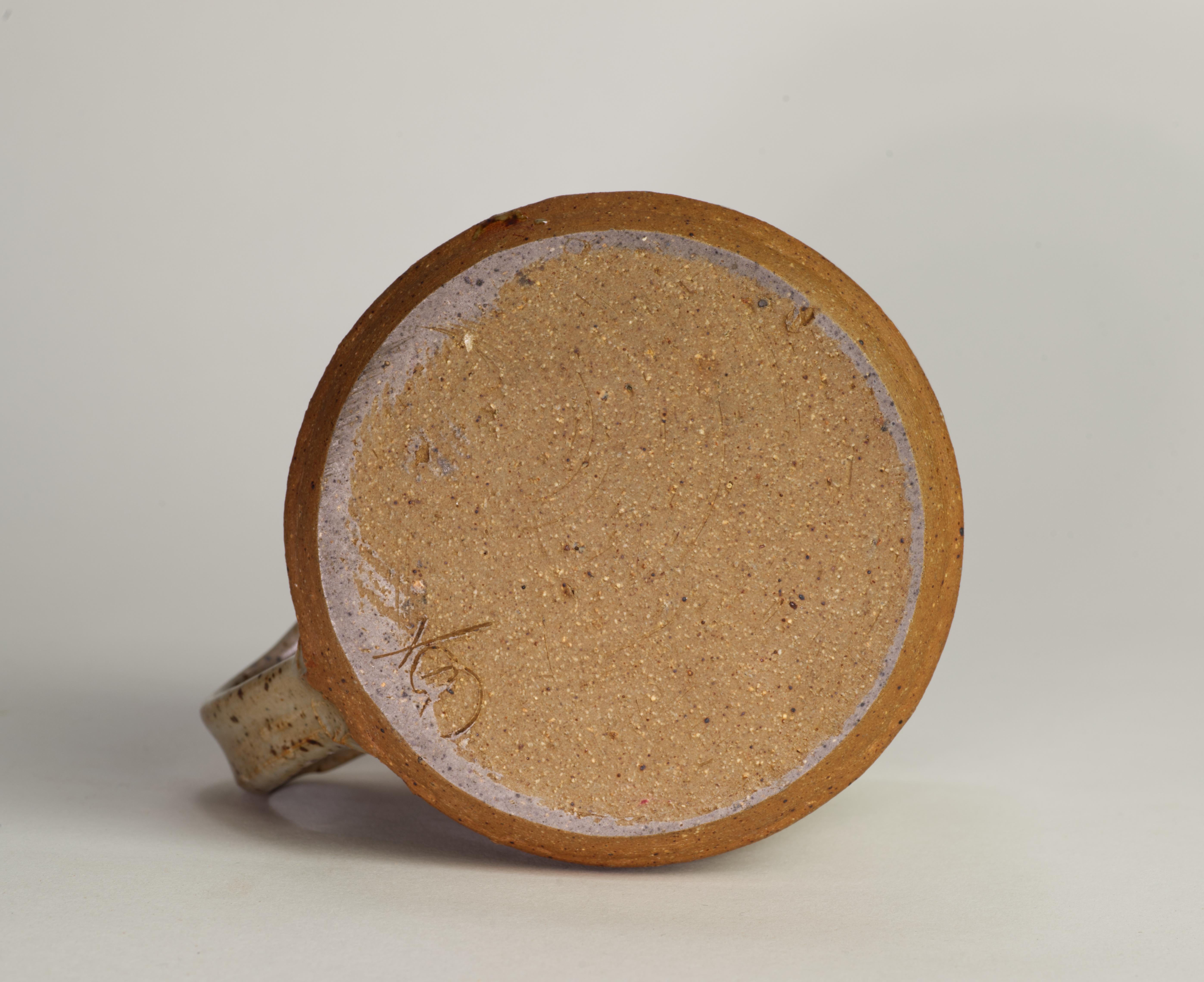 Paire de tasses à glaçure au sel avec relief figuratif abstrait, American Art Studio Po en vente 1