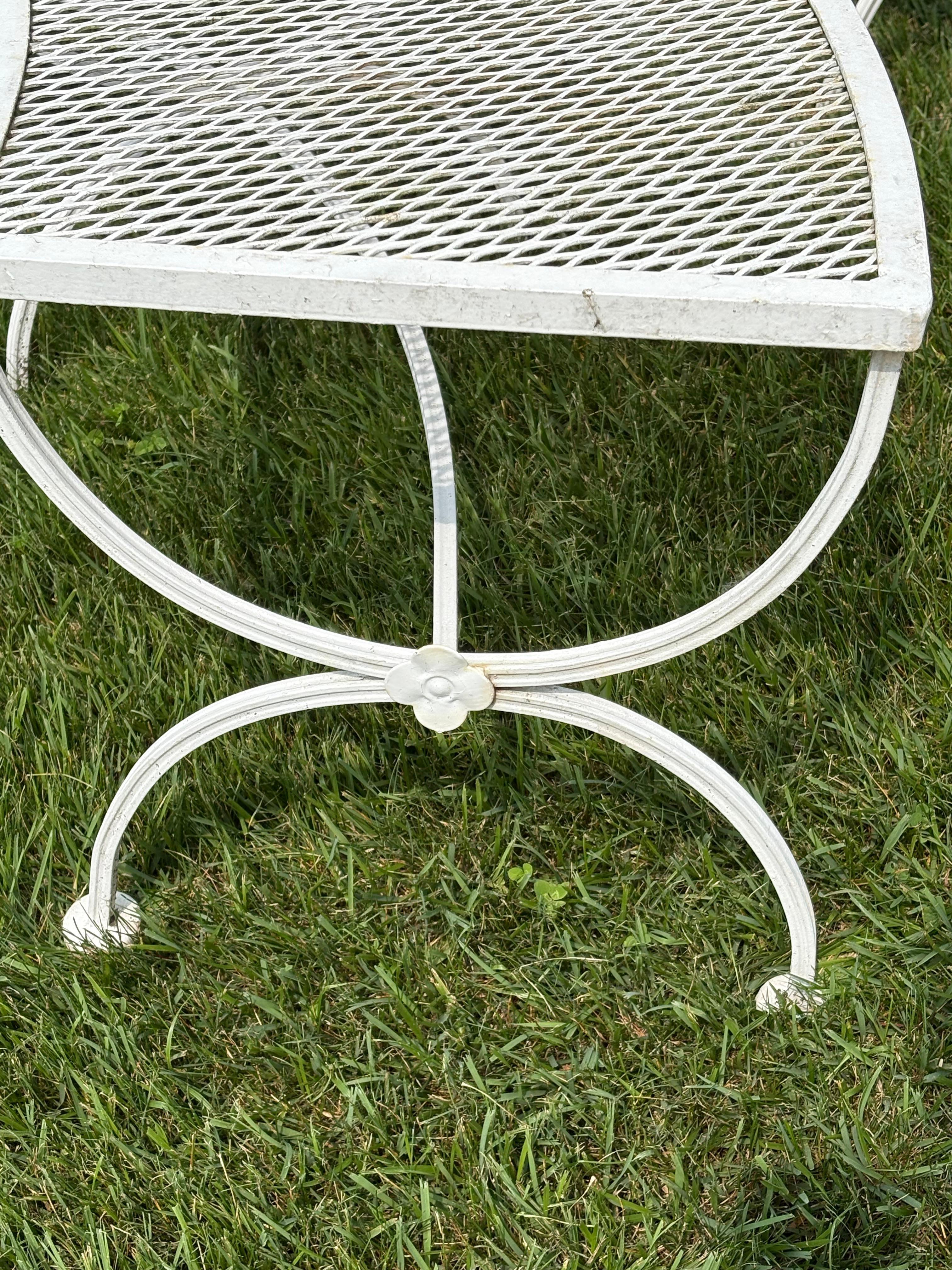 Coppia di panchine da giardino per esterni in ferro battuto e rete di Salterini in vendita 4