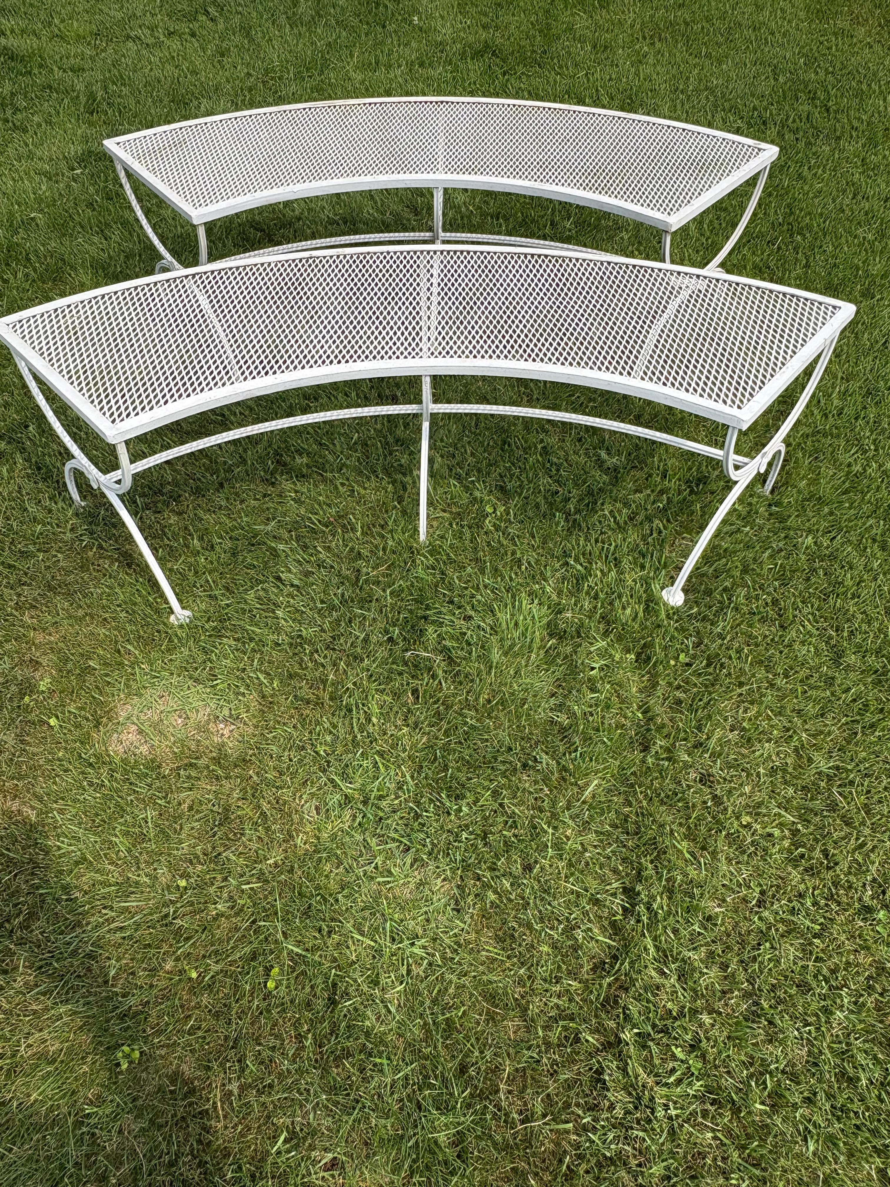 Coppia di panchine da giardino per esterni in ferro battuto e rete di Salterini in vendita 7