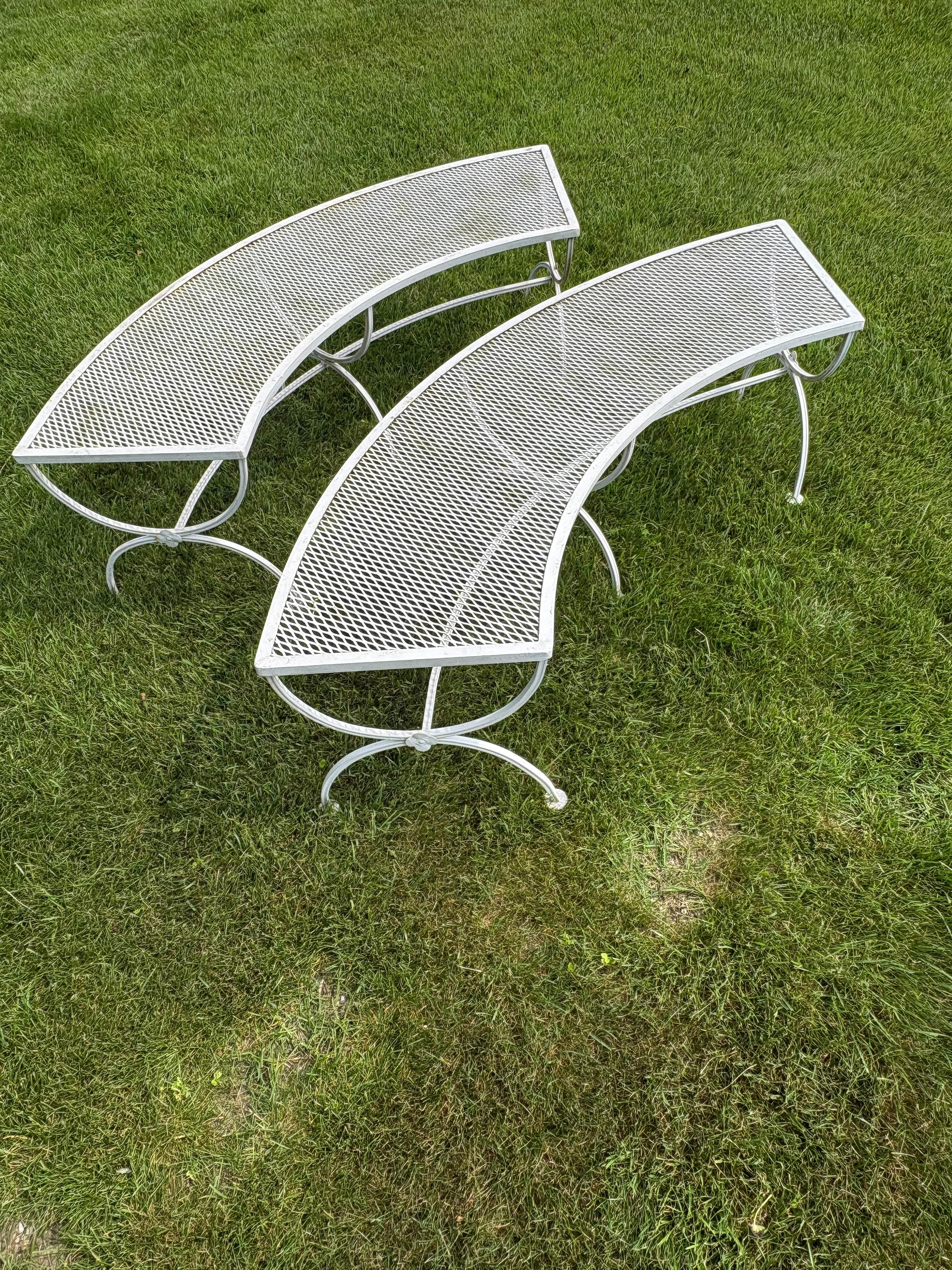 Coppia di panchine da giardino per esterni in ferro battuto e rete di Salterini in vendita 8