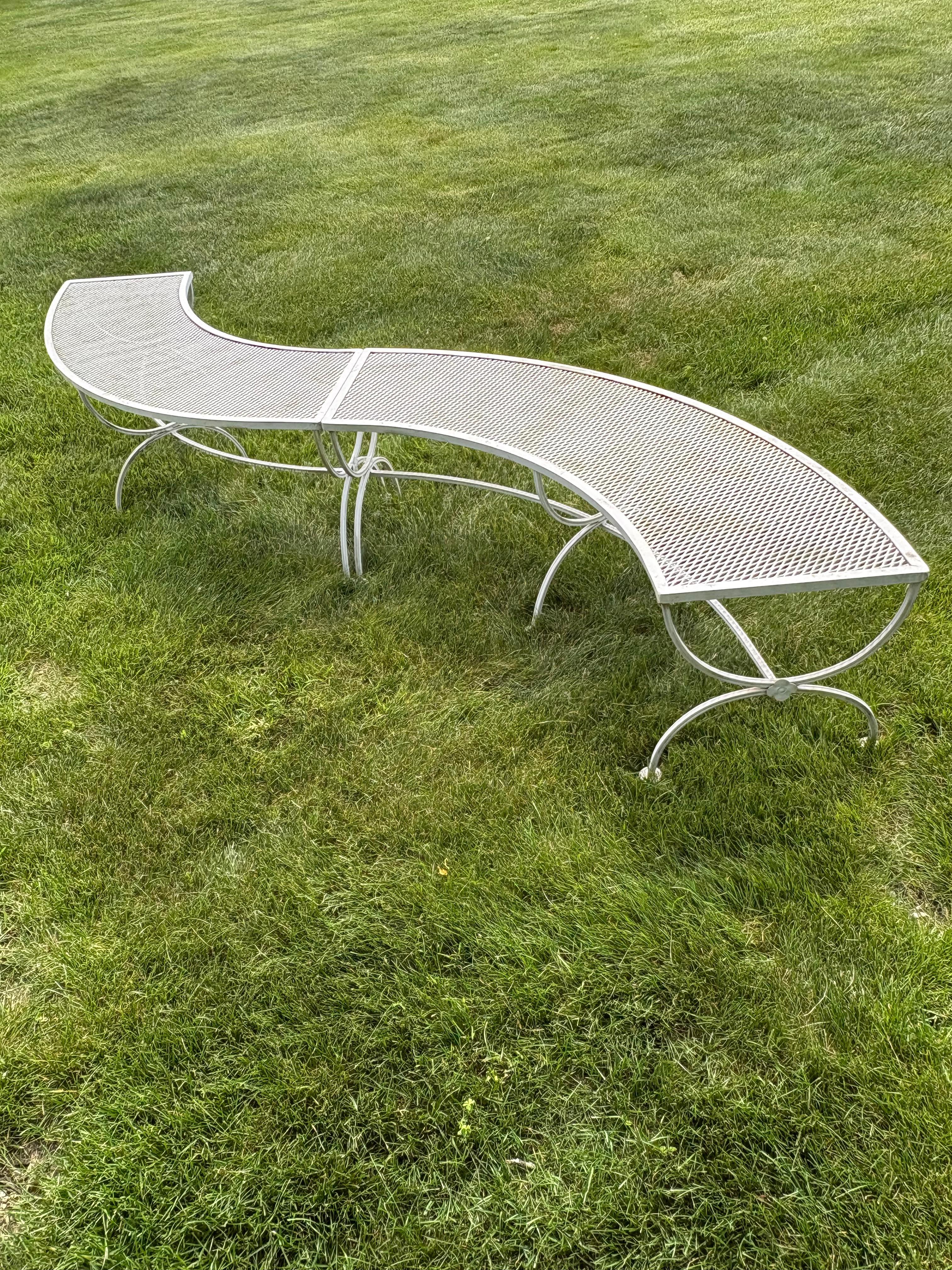 Coppia di panchine da giardino per esterni in ferro battuto e rete di Salterini In condizioni buone in vendita a New York, NY