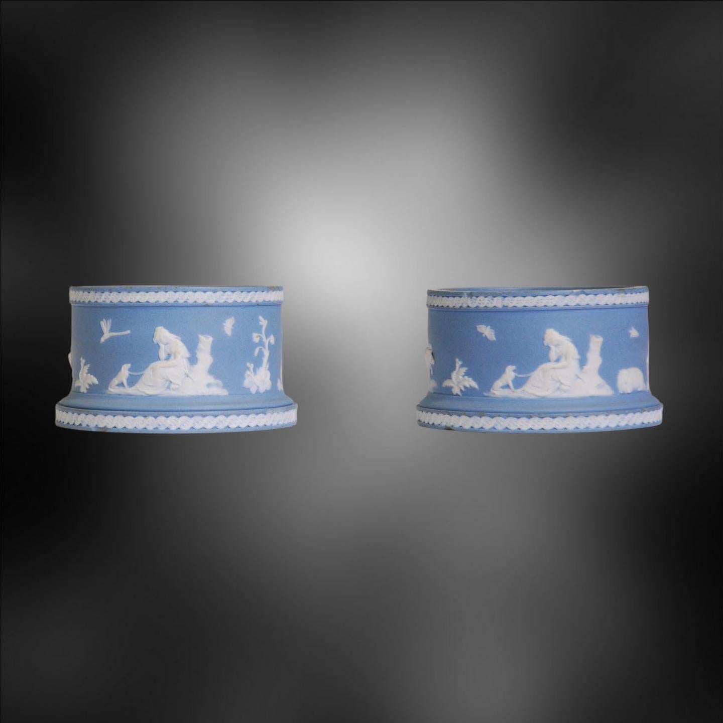 Neoclassical Pair of Salts in Slate Blue Jasperware, Wedgwood, circa 1790 For Sale