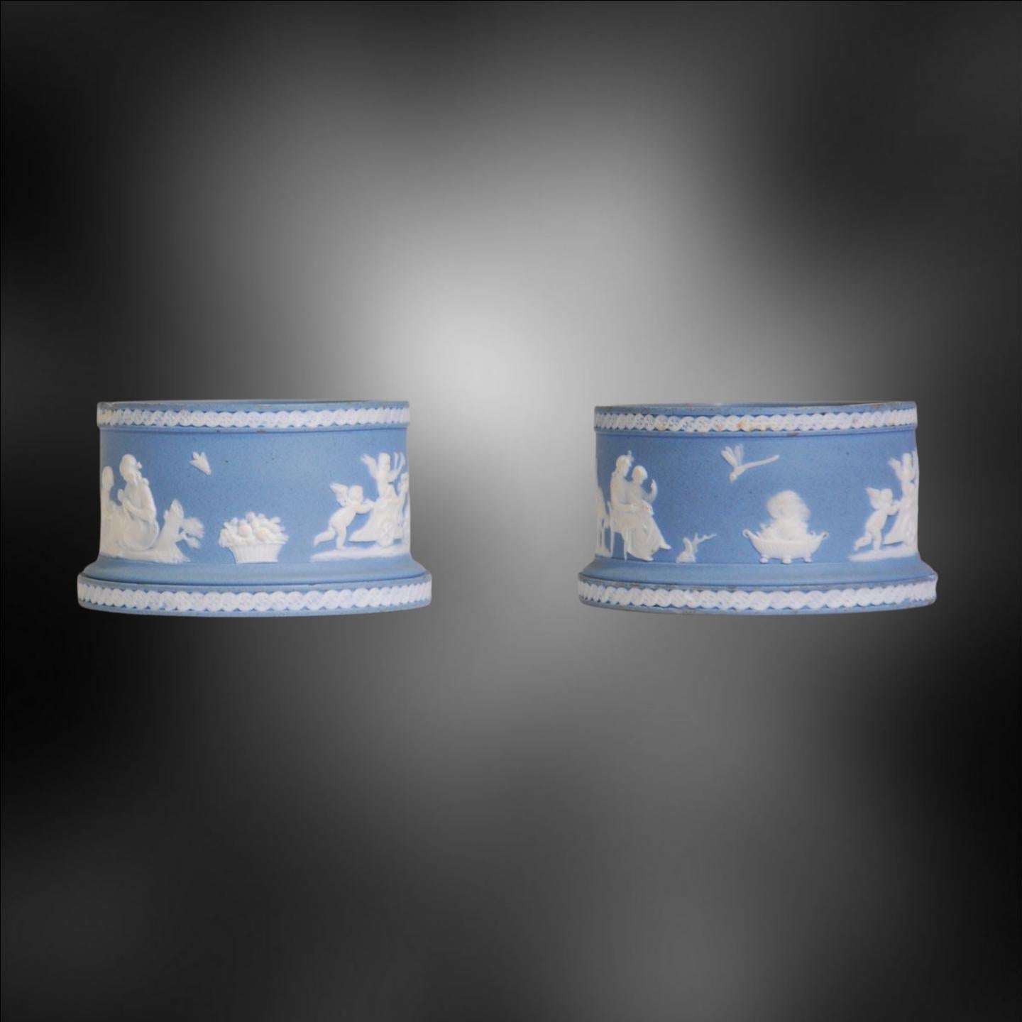 Pair of Salts in Slate Blue Jasperware, Wedgwood, circa 1790 In Good Condition For Sale In Melbourne, Victoria