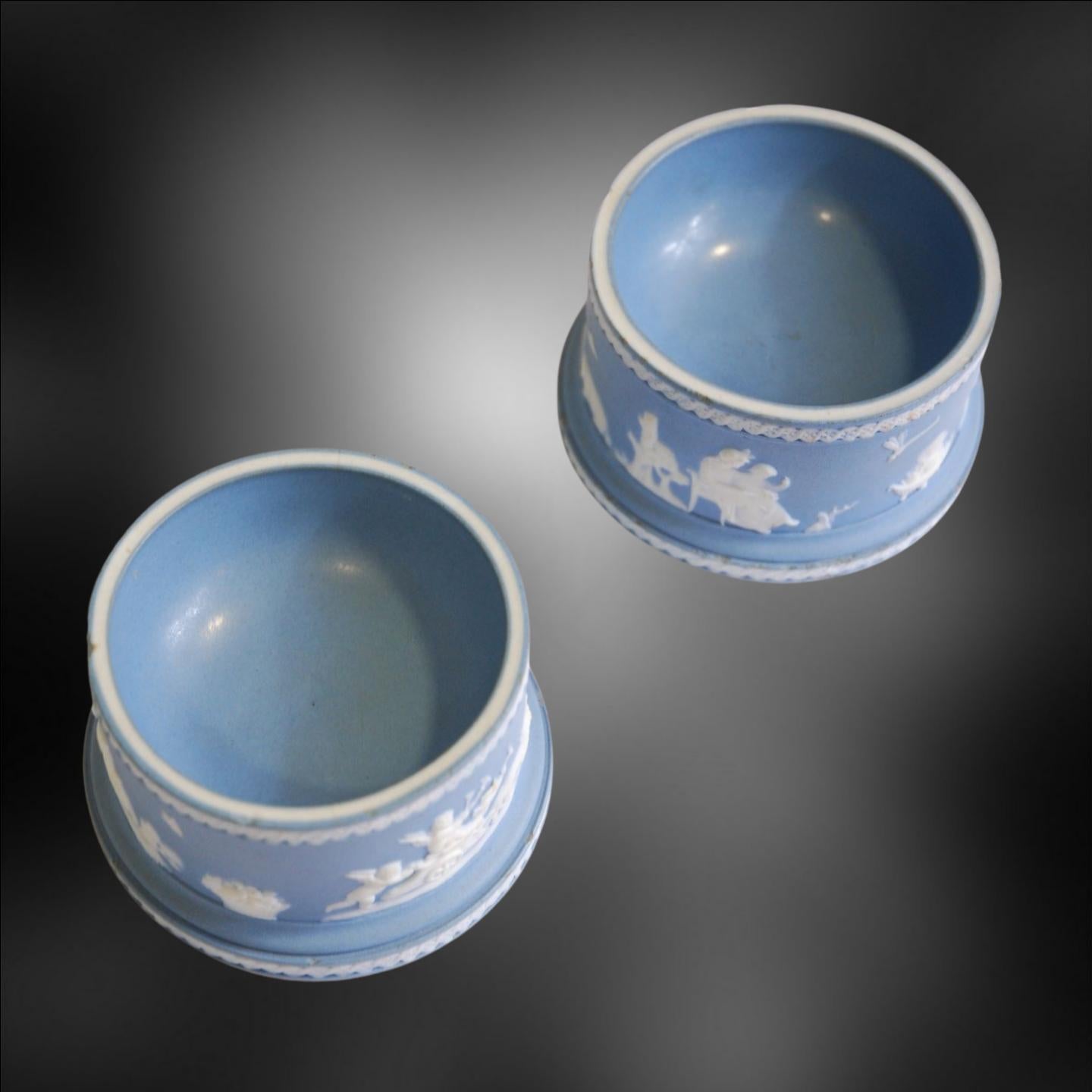 18th Century Pair of Salts in Slate Blue Jasperware, Wedgwood, circa 1790 For Sale