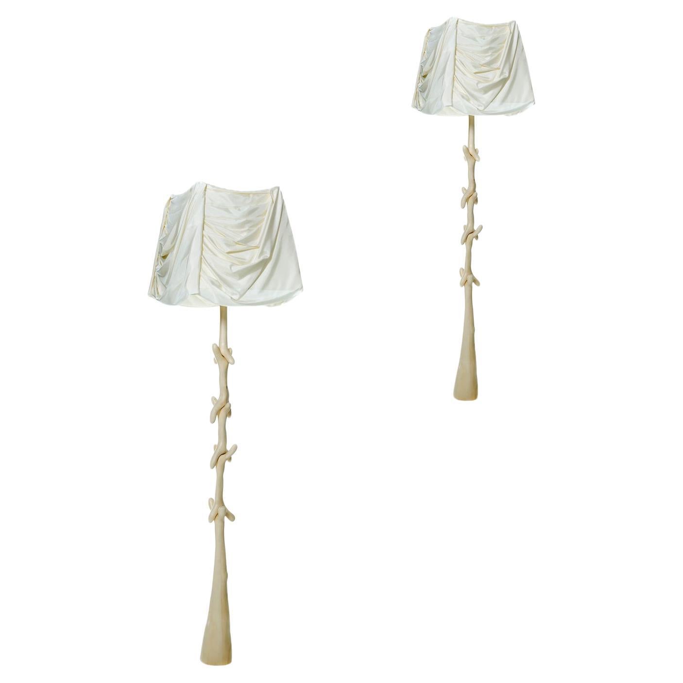 Paire de lampes Muletas contemporaines en bois de tilleul Sculptures par Bd en vente