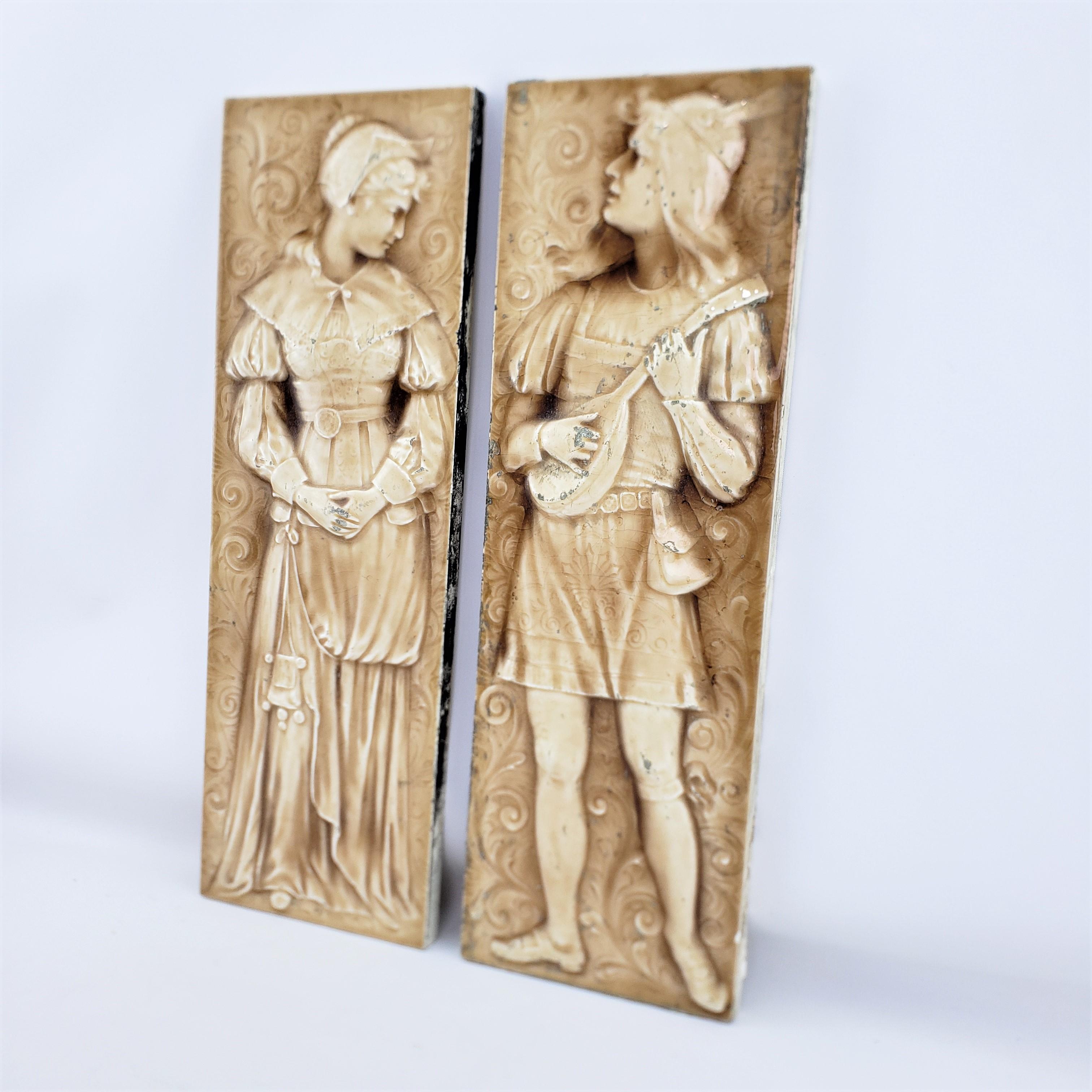 Salvaged Antike dekorative Kacheln von American Encaustic Co. aus New York, Paar (amerikanisch) im Angebot