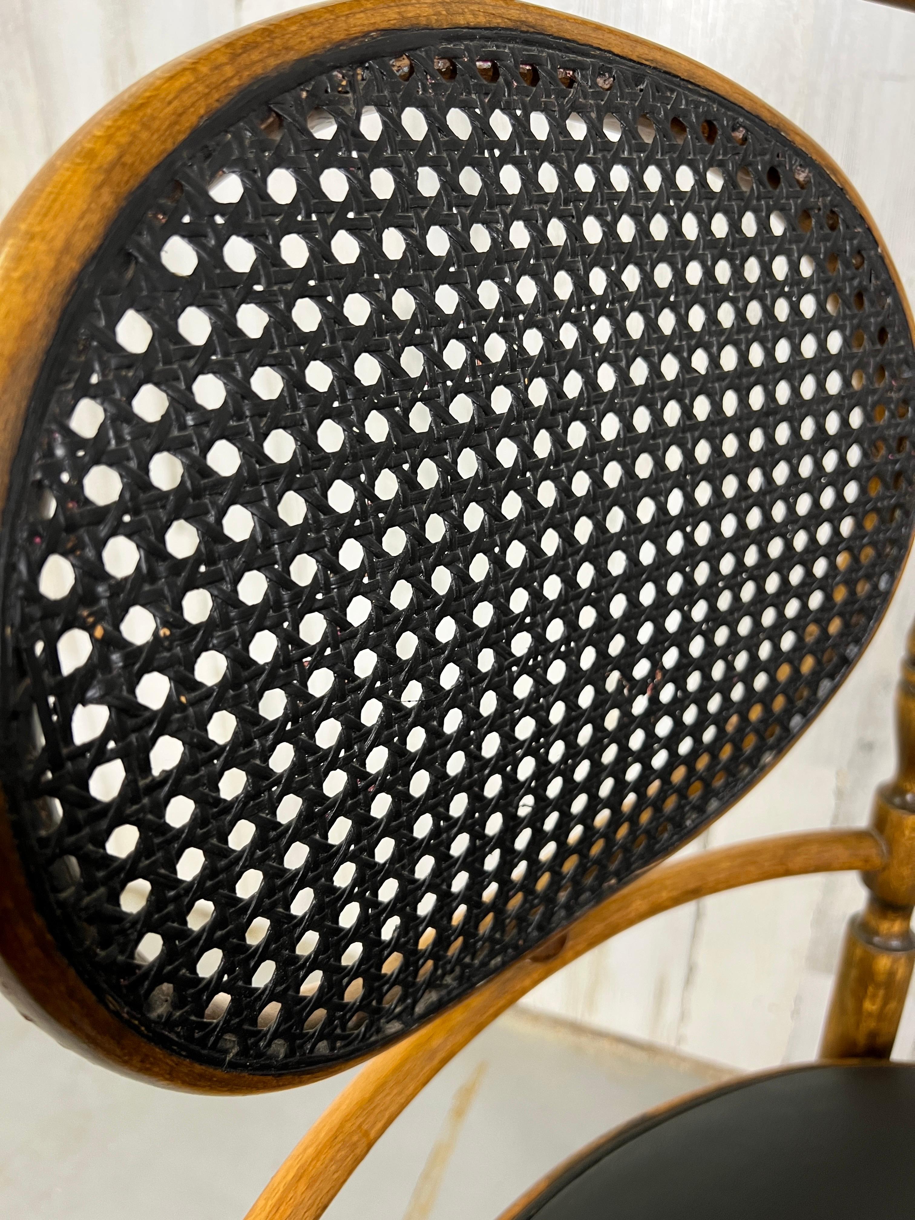 Paire de fauteuils en bois cintré Salvatore Leone pour Thonet en vente 1