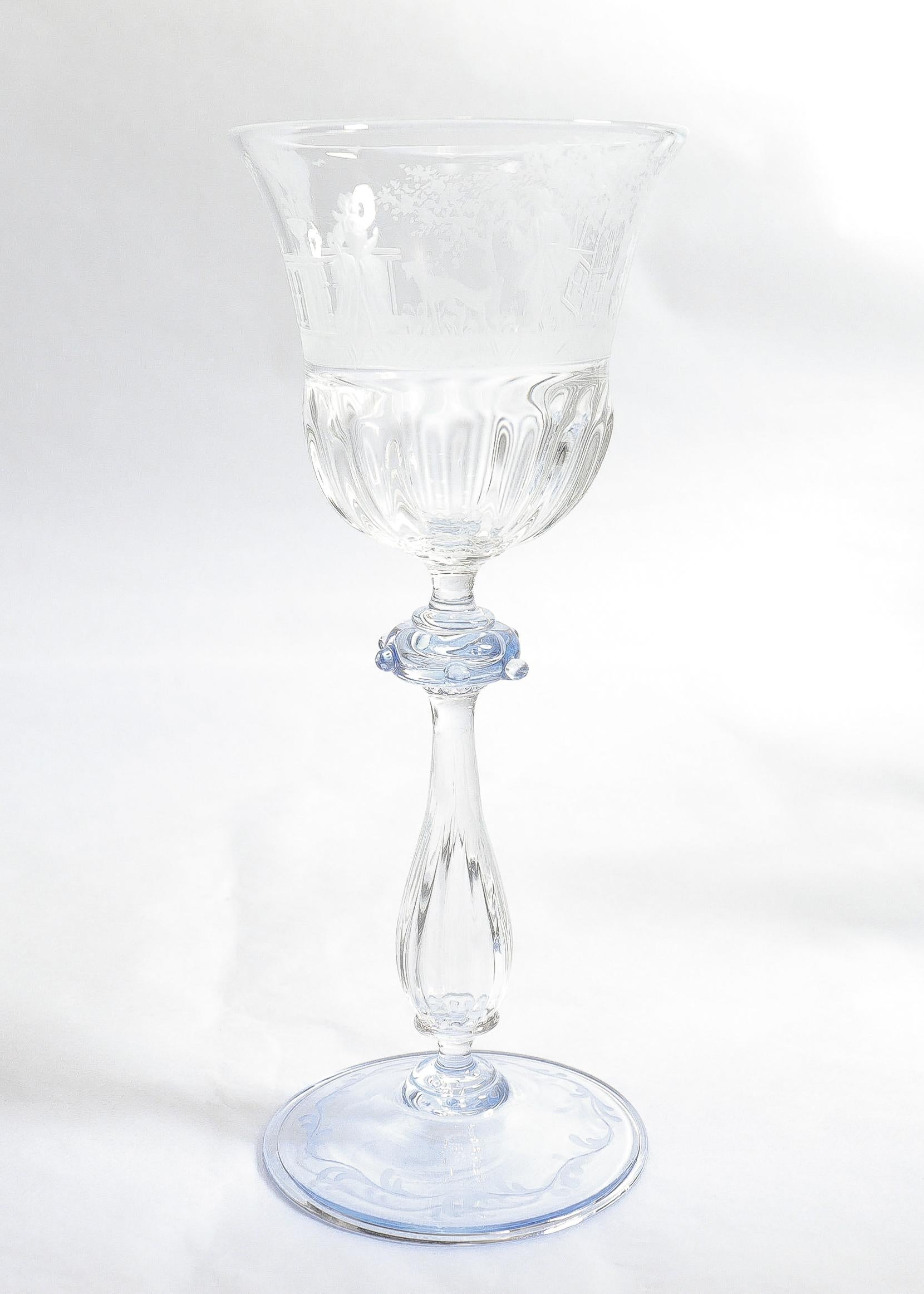 Paar Salviati gravierte venezianische / Murano Glas Weinpokale oder Stiele (20. Jahrhundert) im Angebot