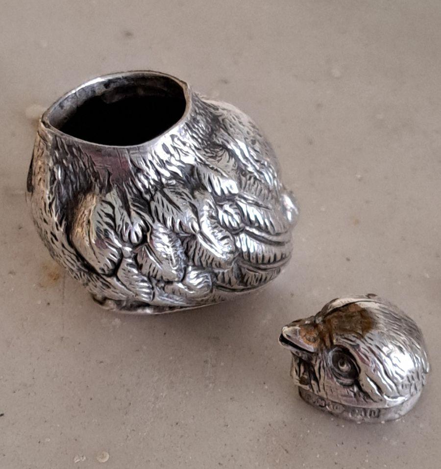 pair of Sampson Mordan silver salt and pepper modelled as chicks RD461360 For Sale 5