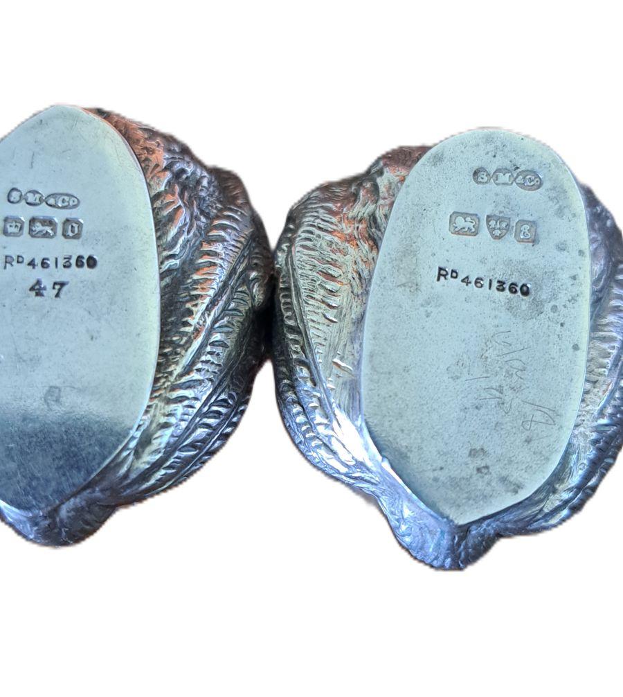 pair of Sampson Mordan silver salt and pepper modelled as chicks RD461360 For Sale 8