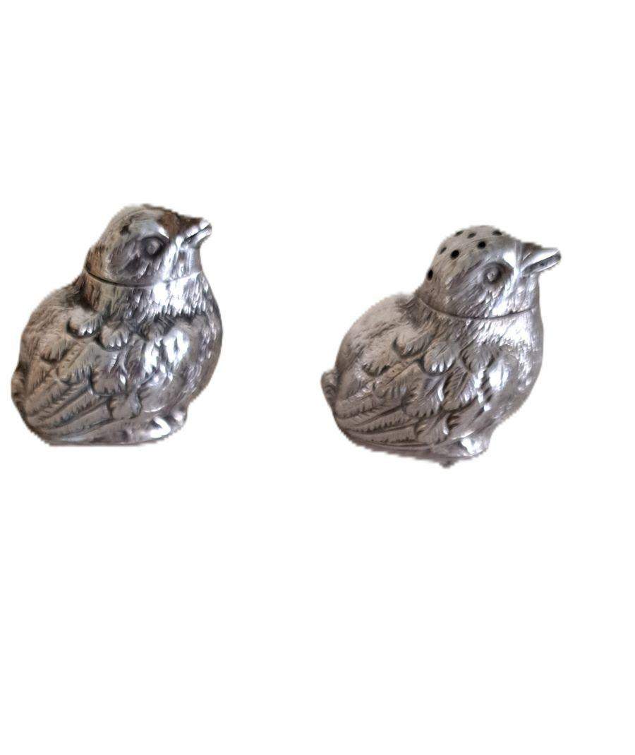English pair of Sampson Mordan silver salt and pepper modelled as chicks RD461360 For Sale