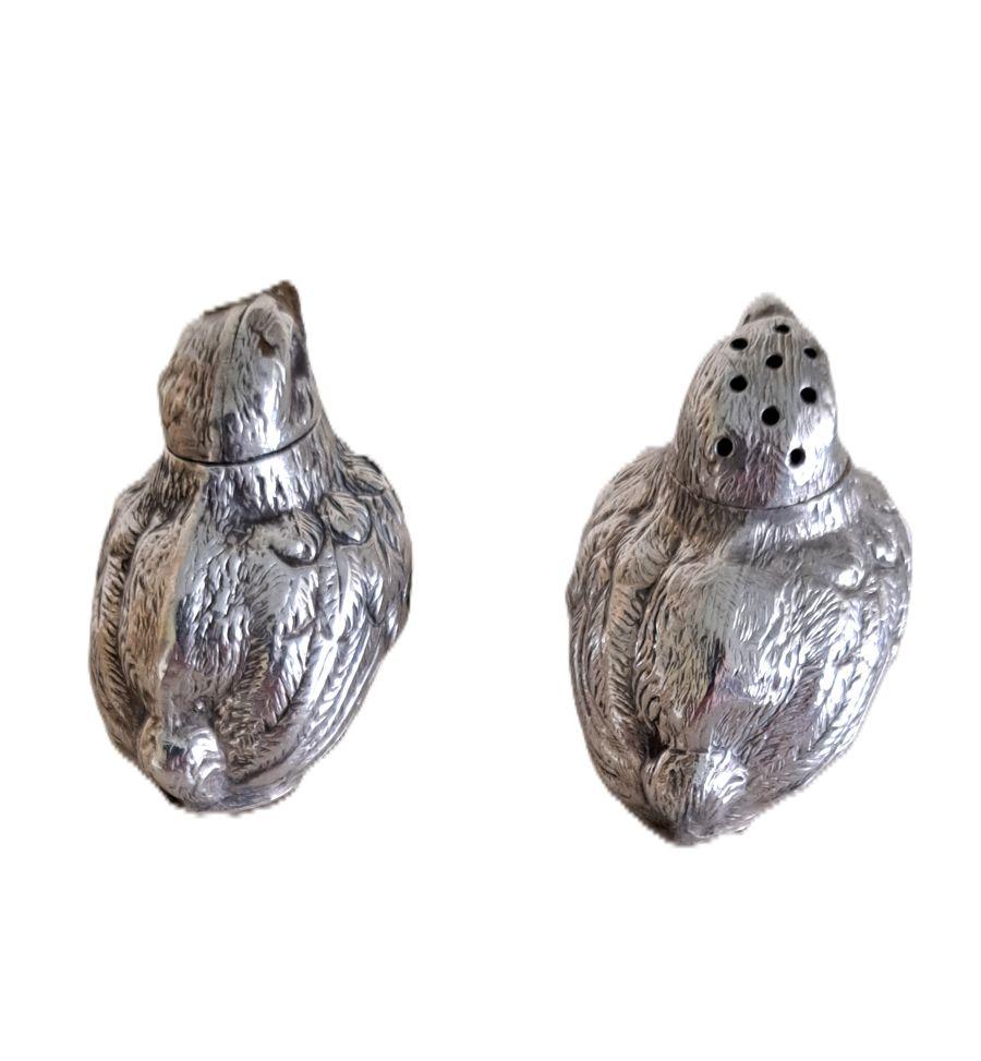 pair of Sampson Mordan silver salt and pepper modelled as chicks RD461360 In Fair Condition For Sale In York, GB