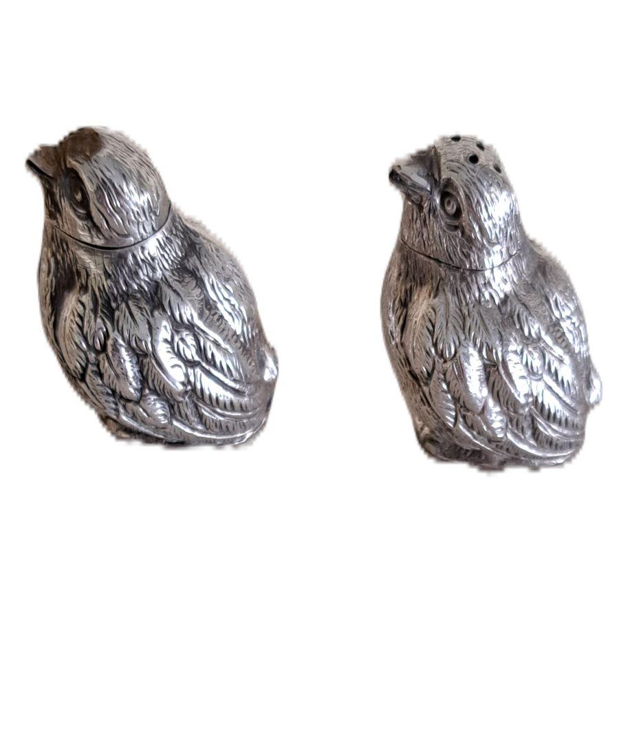 Early 20th Century pair of Sampson Mordan silver salt and pepper modelled as chicks RD461360 For Sale