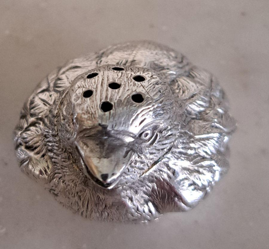 Silver pair of Sampson Mordan silver salt and pepper modelled as chicks RD461360 For Sale