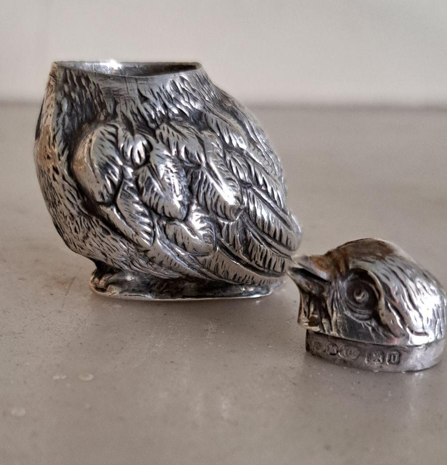pair of Sampson Mordan silver salt and pepper modelled as chicks RD461360 For Sale 2