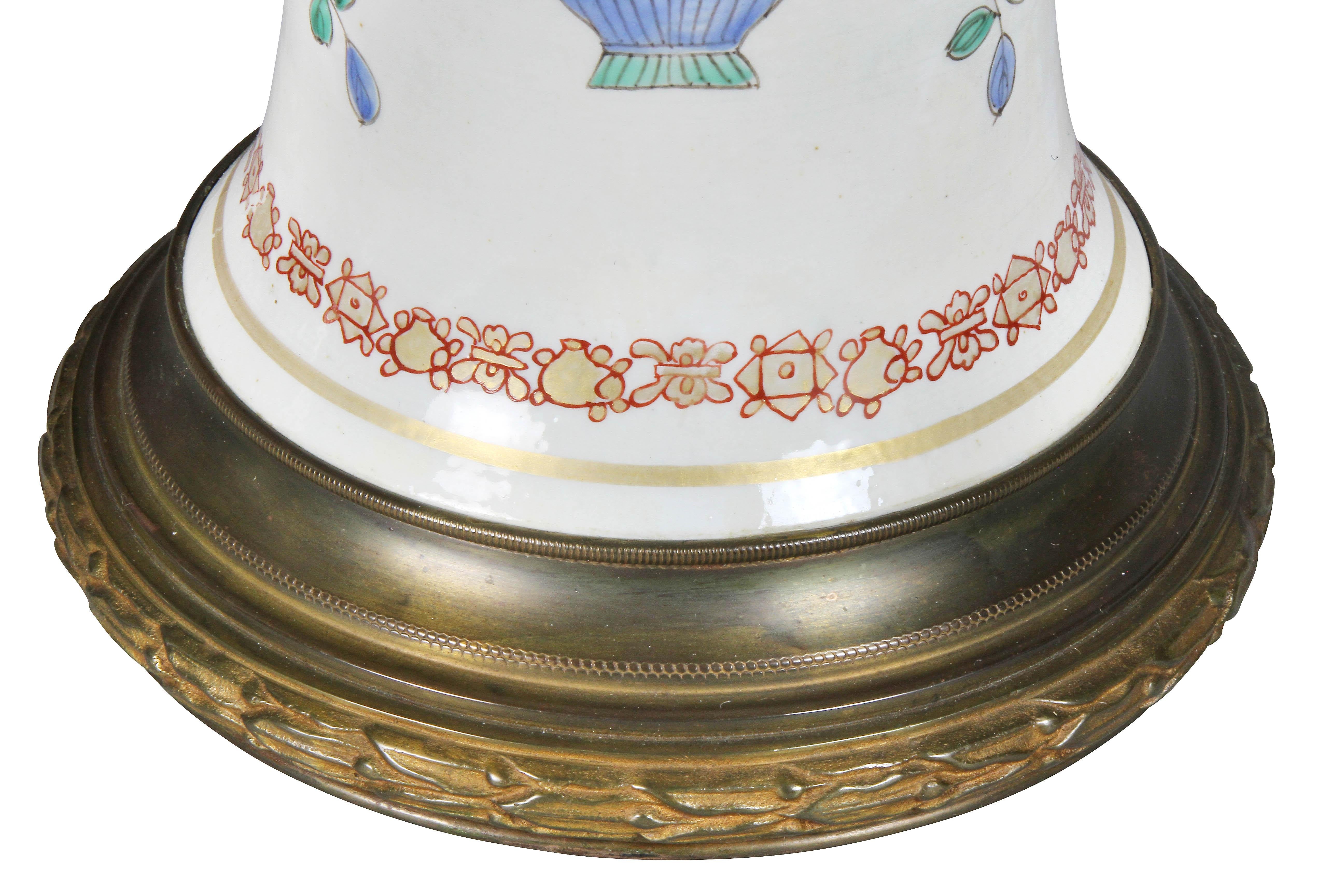 Fin du XIXe siècle Paire de lampes de table en porcelaine de style export chinois Samson en vente
