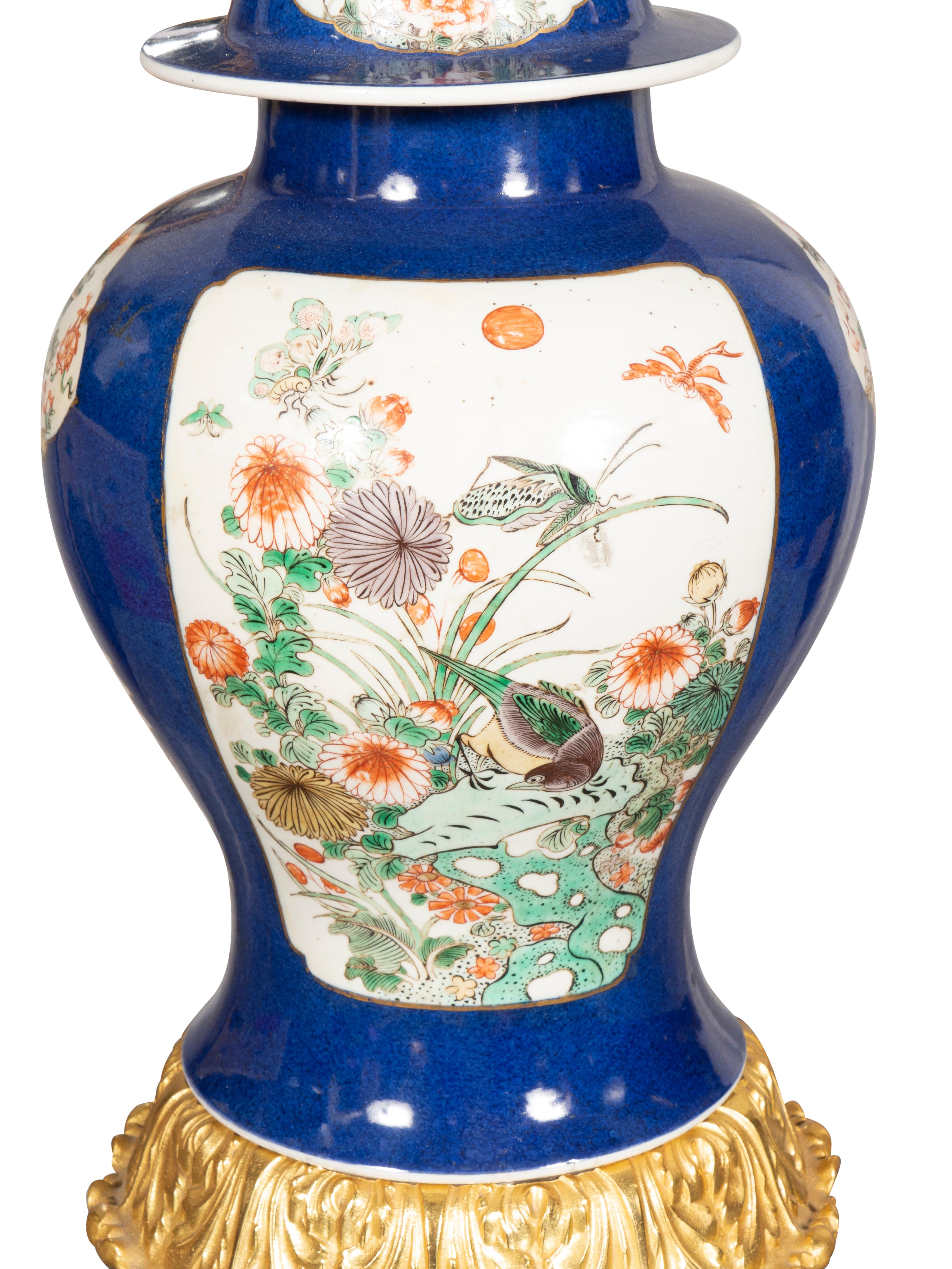 Fin du XIXe siècle Paire de lampes de table en porcelaine de style chinois Samson en vente
