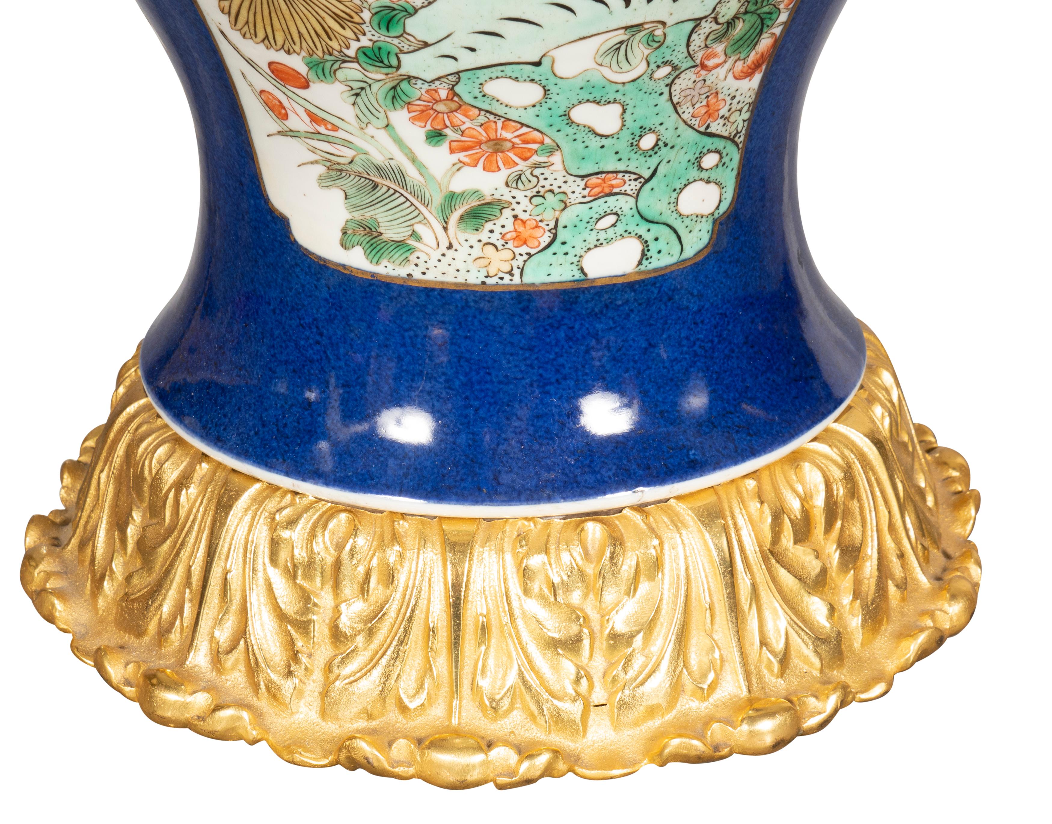 Bronze Paire de lampes de table en porcelaine de style chinois Samson en vente