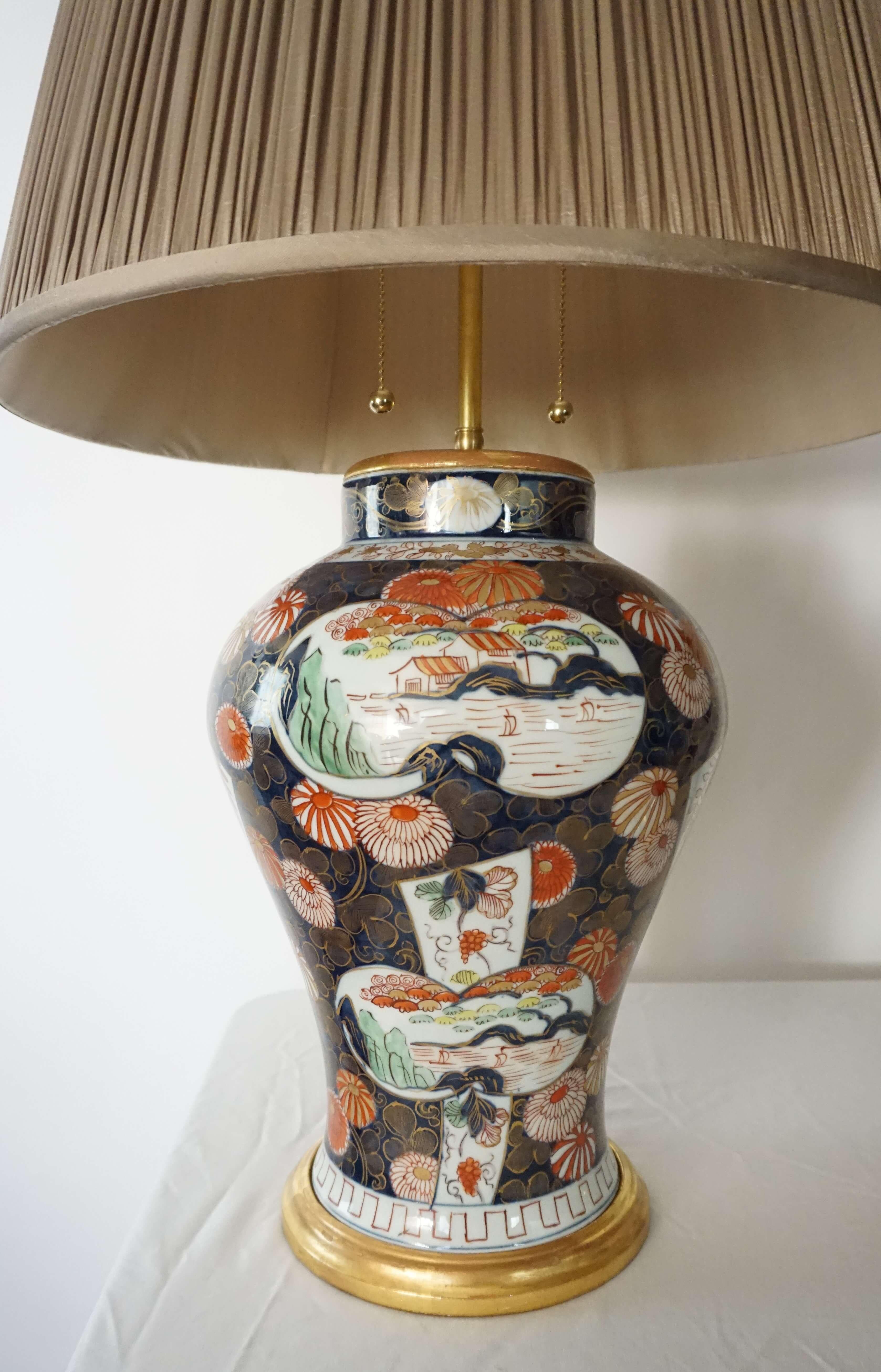 Exquisite pair of last quarter 19th century Edo Imari style baluster jar vases by Samson, Edmé et Cie, Paris mounted as table lamps with brass fittings and giltwood turned caps and bases. Size to top of vase cap is 18.5
