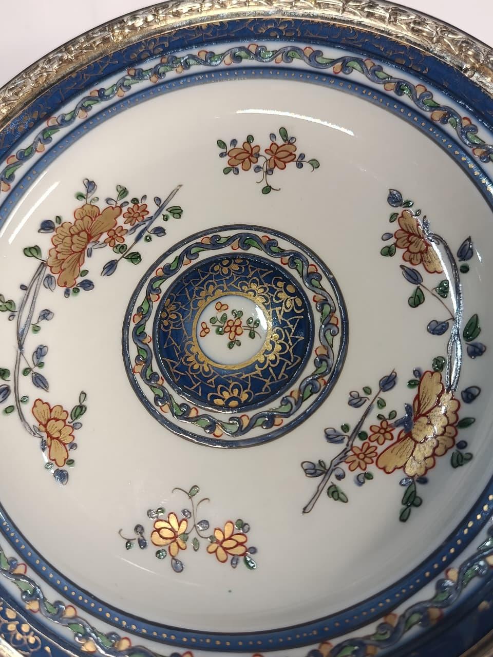 Paar Samson-Teller mit massivem Silberrand  Französisch (19. Jahrhundert) im Angebot