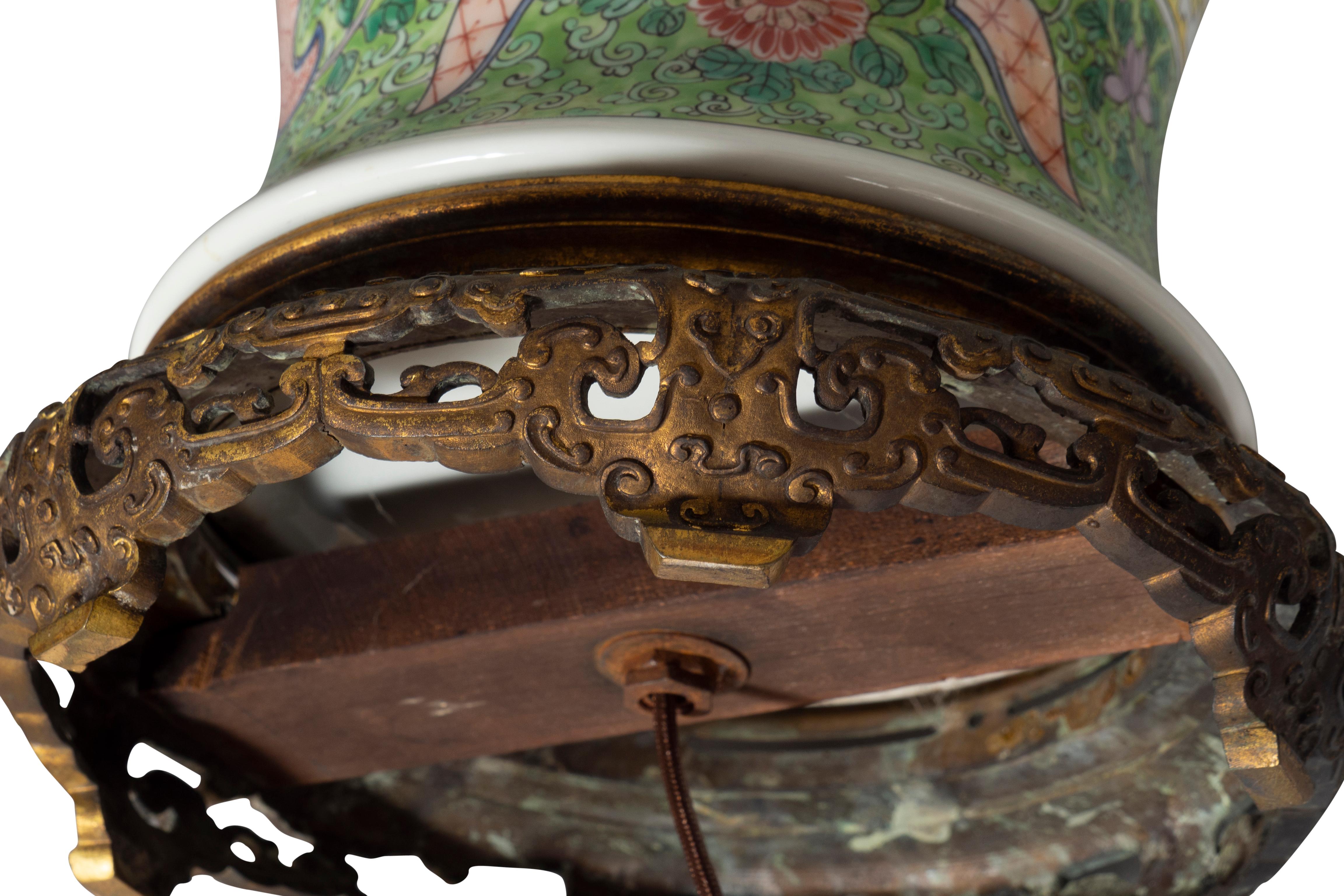 Paire de lampes de bureau en forme de jarre à gingembre en porcelaine de Samson de style exporté chinois en vente 8