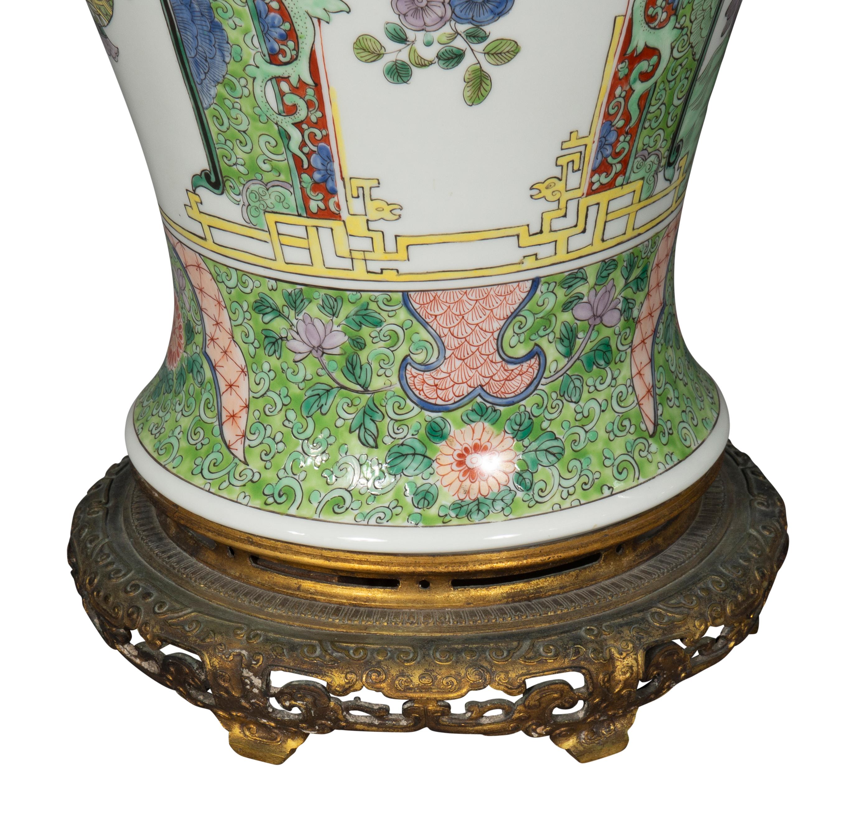 Paire de lampes de bureau en forme de jarre à gingembre en porcelaine de Samson de style exporté chinois Bon état - En vente à Essex, MA