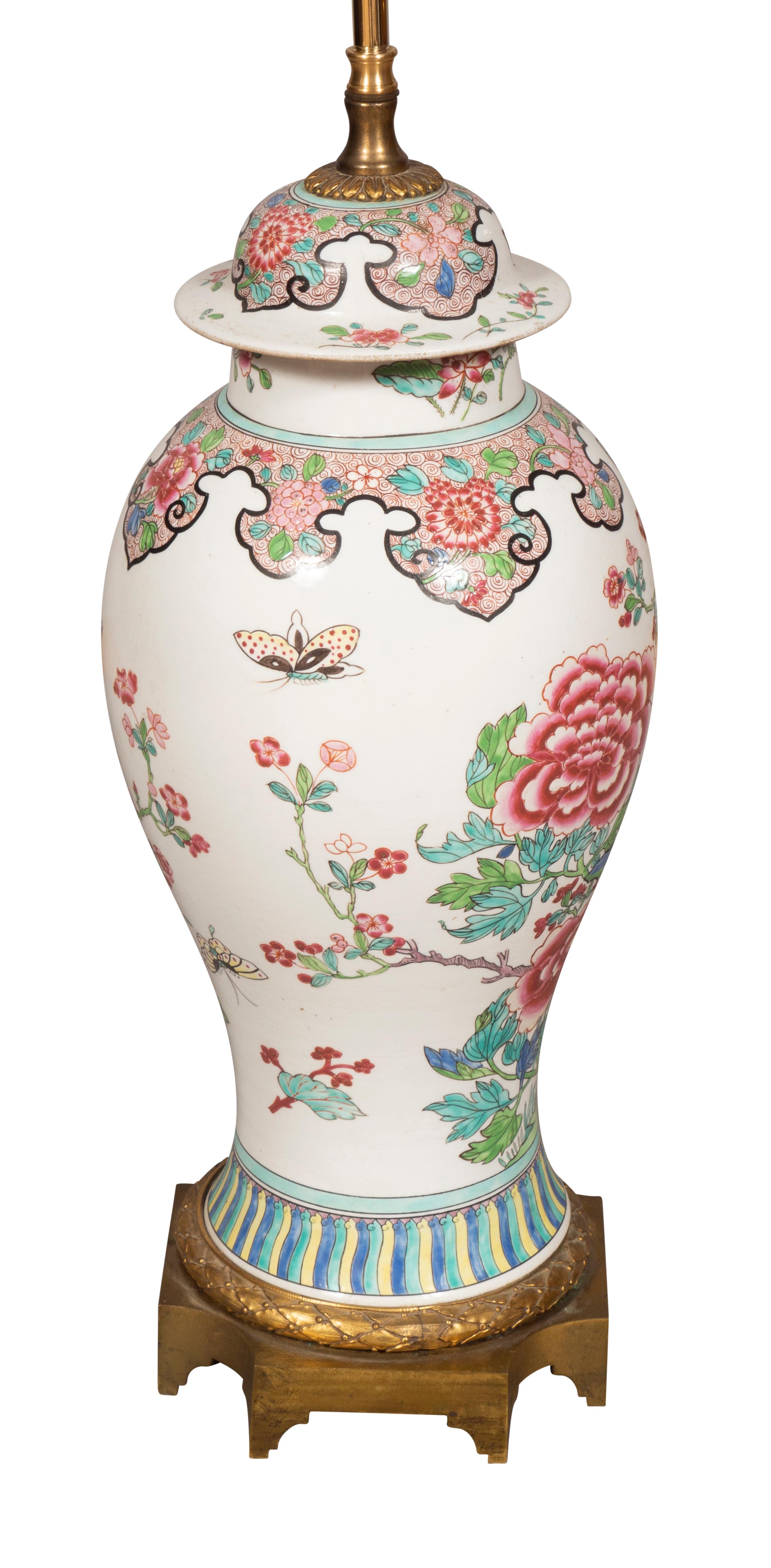 Milieu du XVIIIe siècle Paire de lampes de bureau en porcelaine Samson en vente