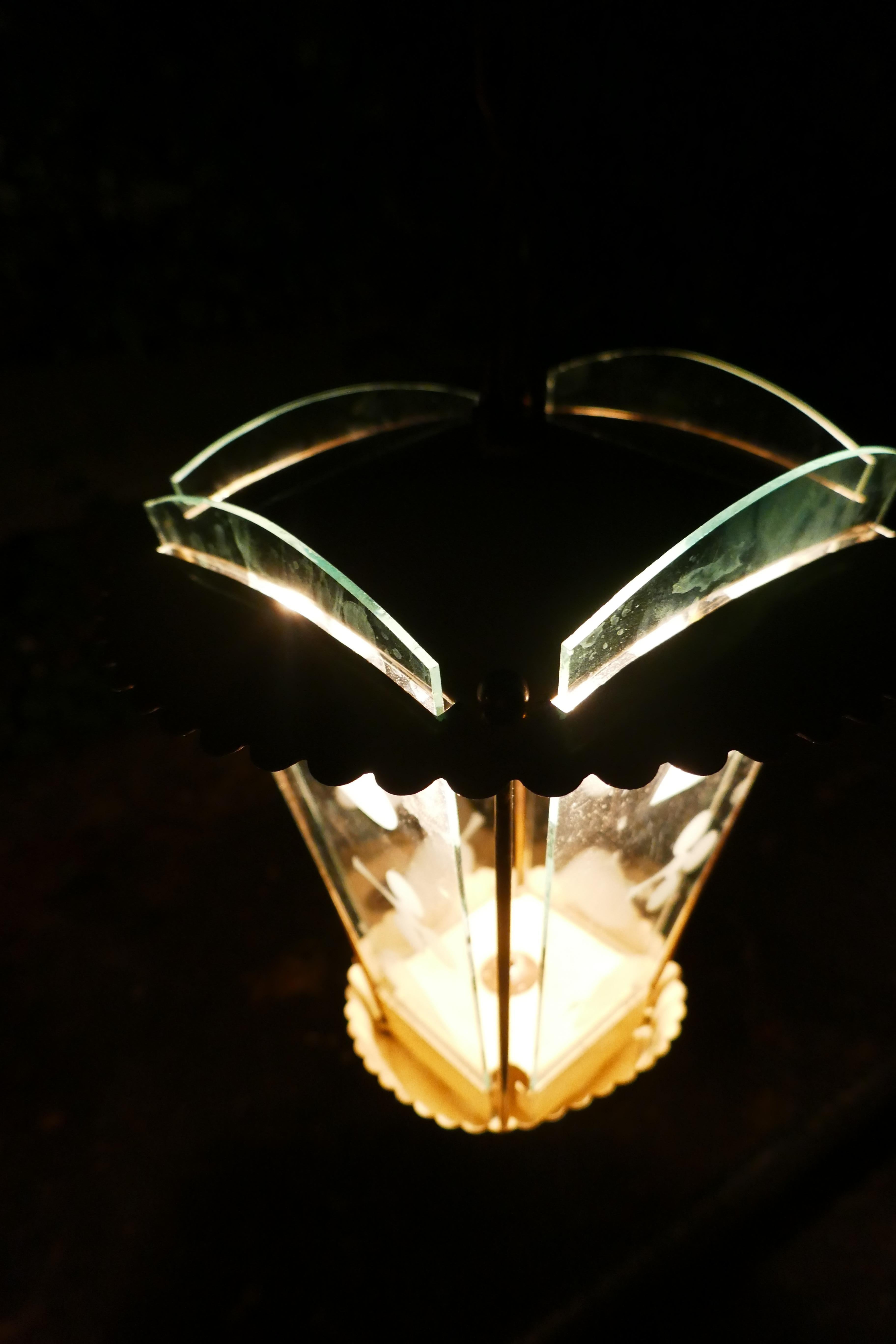 Art Déco Pair of sandblasted glass lanterns with playing card suits Lanterns Pendant in vendita