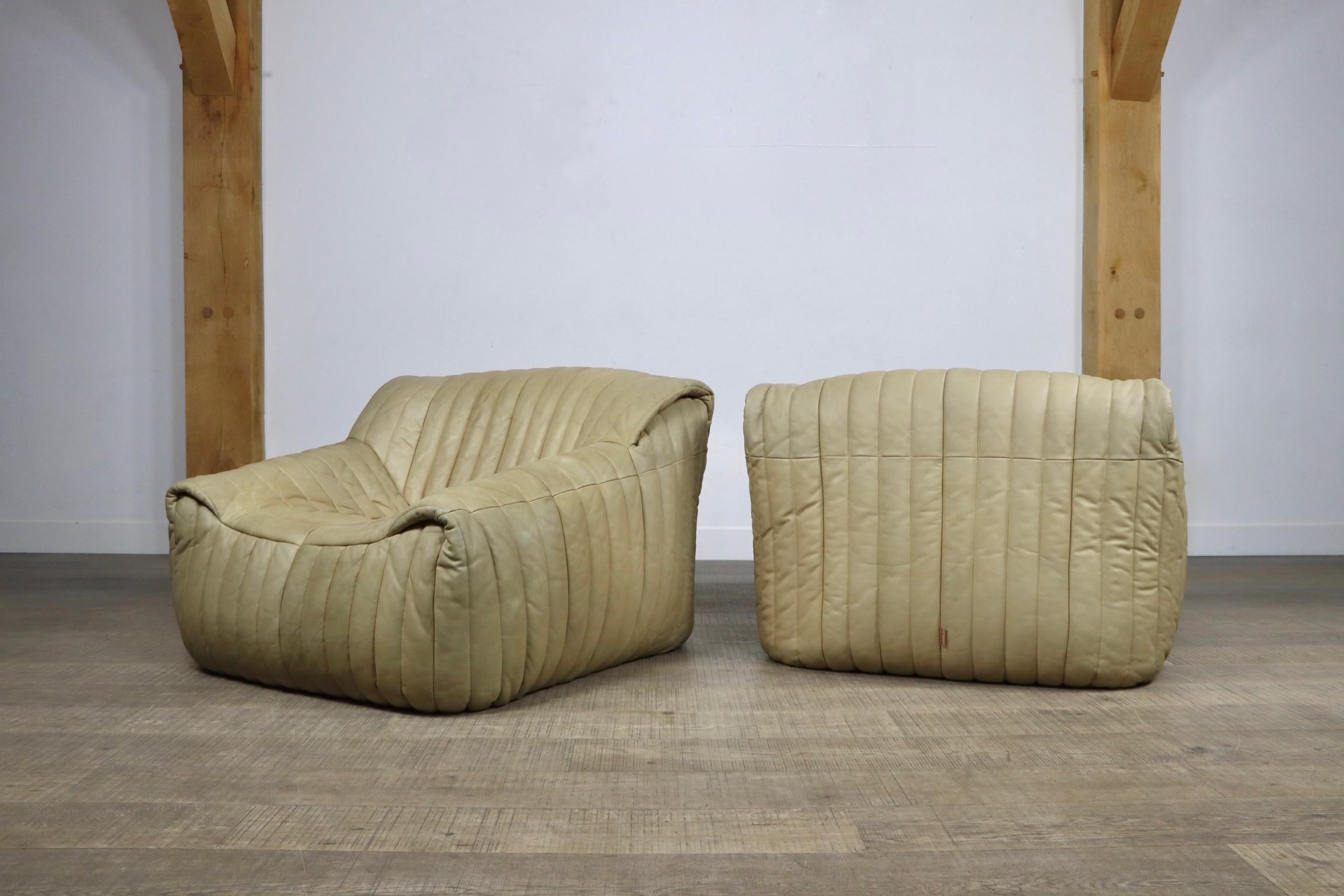 Pair of Sandra lounge chairs in cream leather by Anne Hieronimus for Cinna, 1970 5