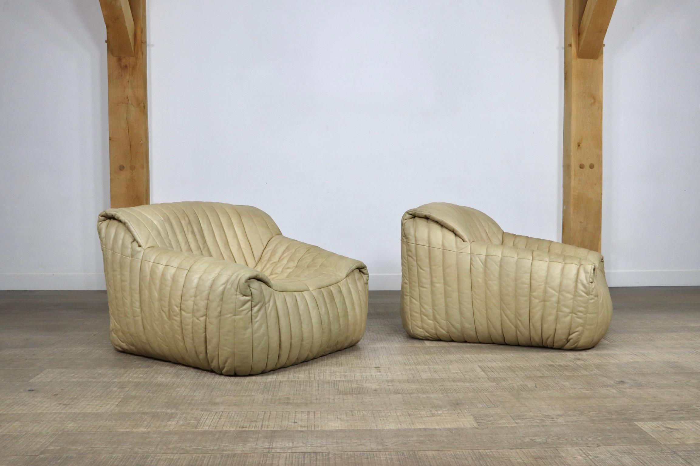 Mid-20th Century Pair of Sandra lounge chairs in cream leather by Anne Hieronimus for Cinna, 1970