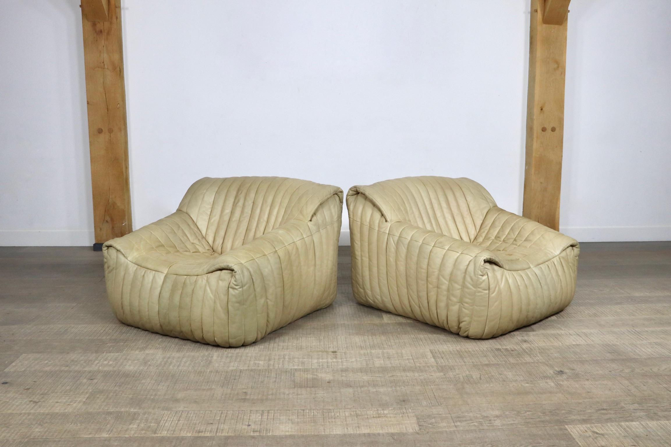 Leather Pair of Sandra lounge chairs in cream leather by Anne Hieronimus for Cinna, 1970