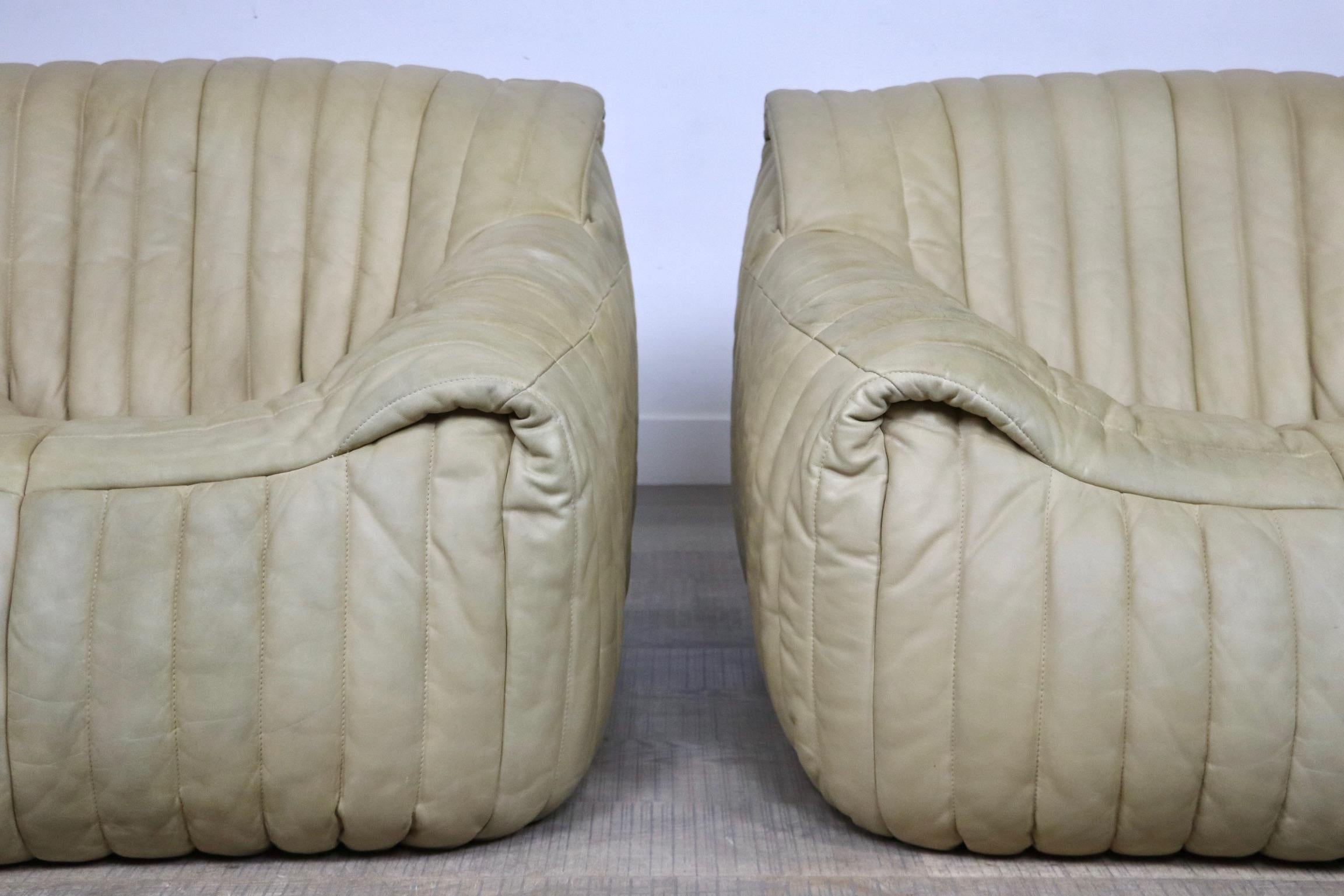 Pair of Sandra lounge chairs in cream leather by Anne Hieronimus for Cinna, 1970 1